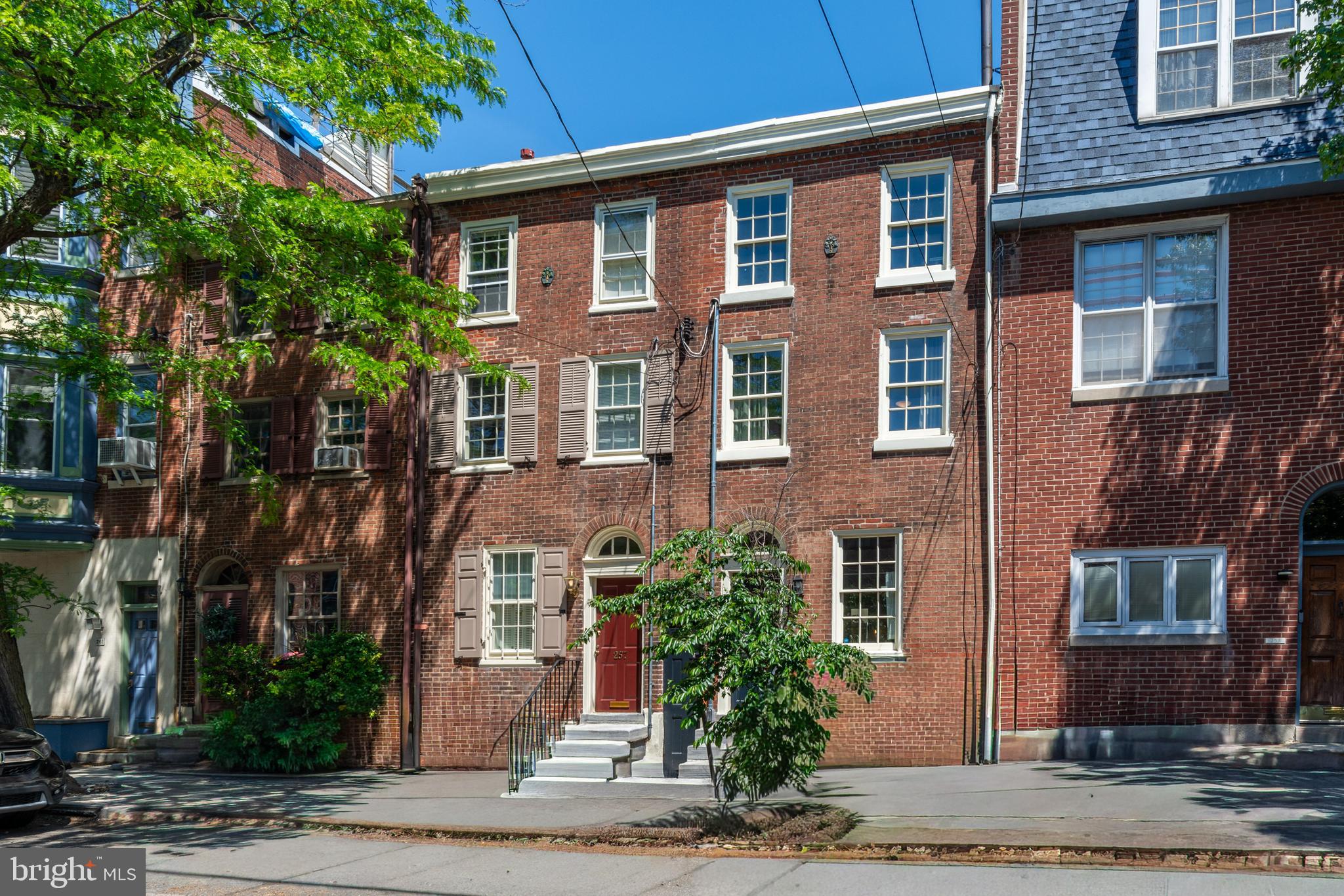 QUEEN VILLAGE - Residential