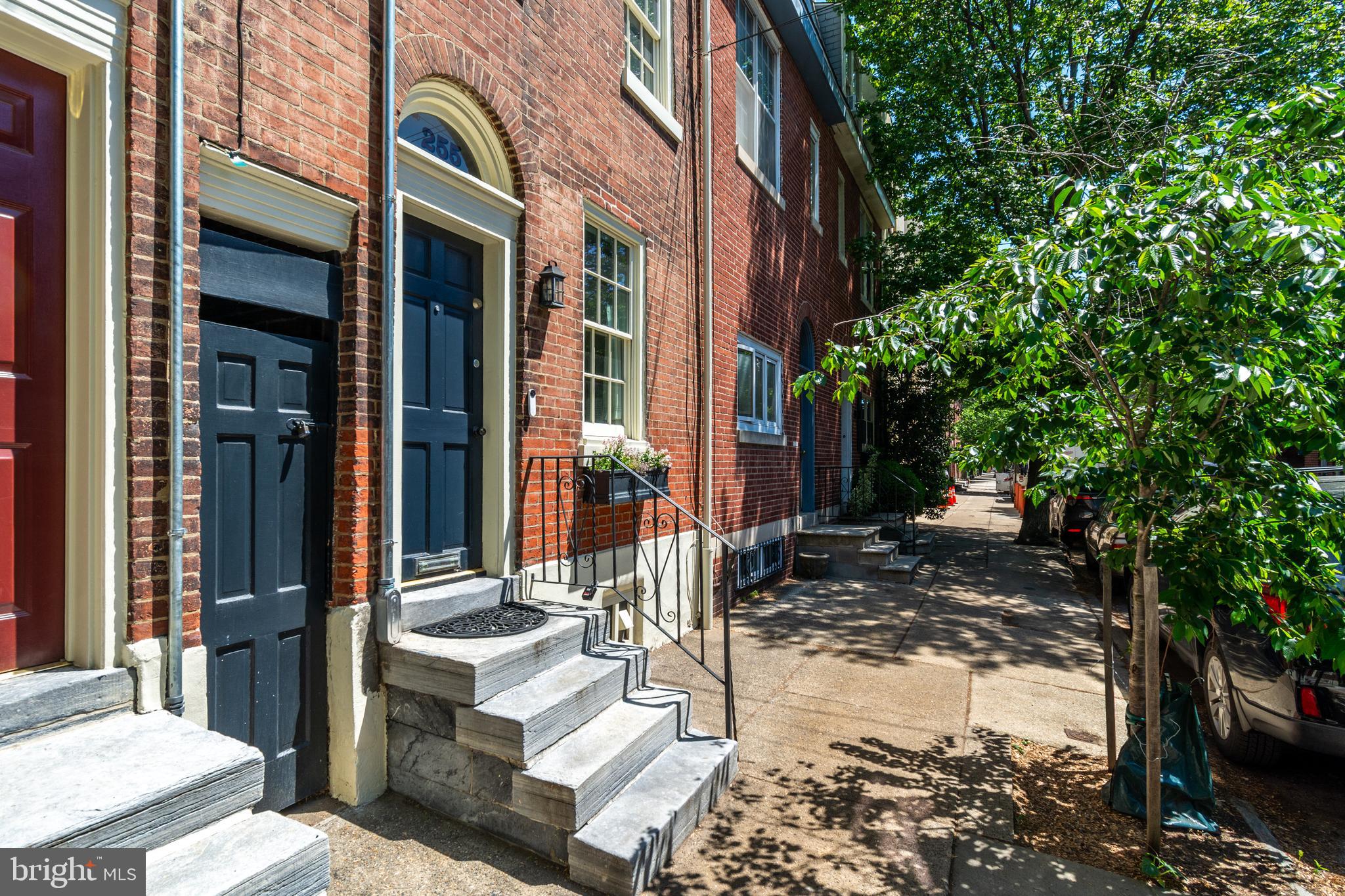 QUEEN VILLAGE - Residential