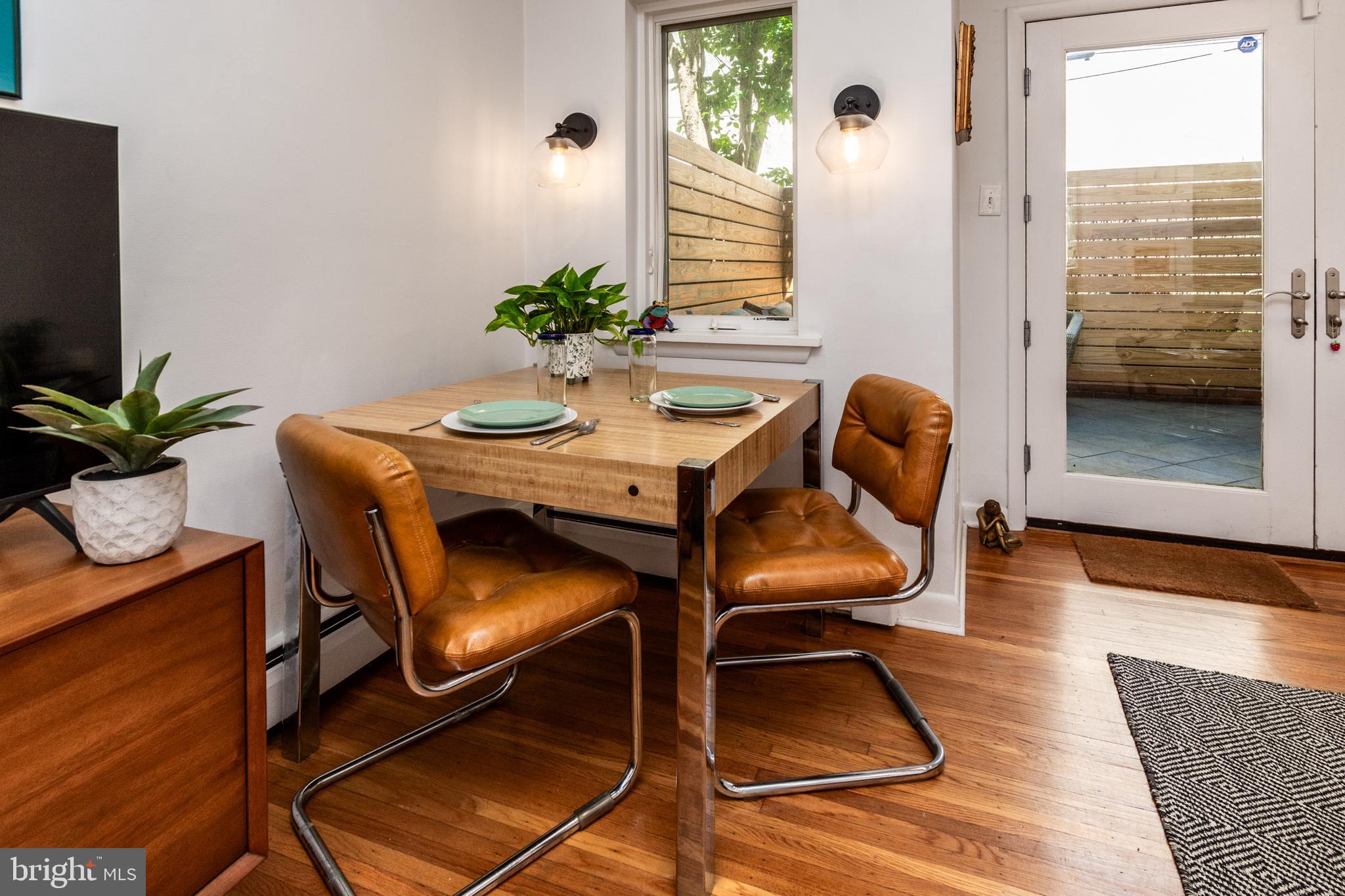 QUEEN VILLAGE - Residential