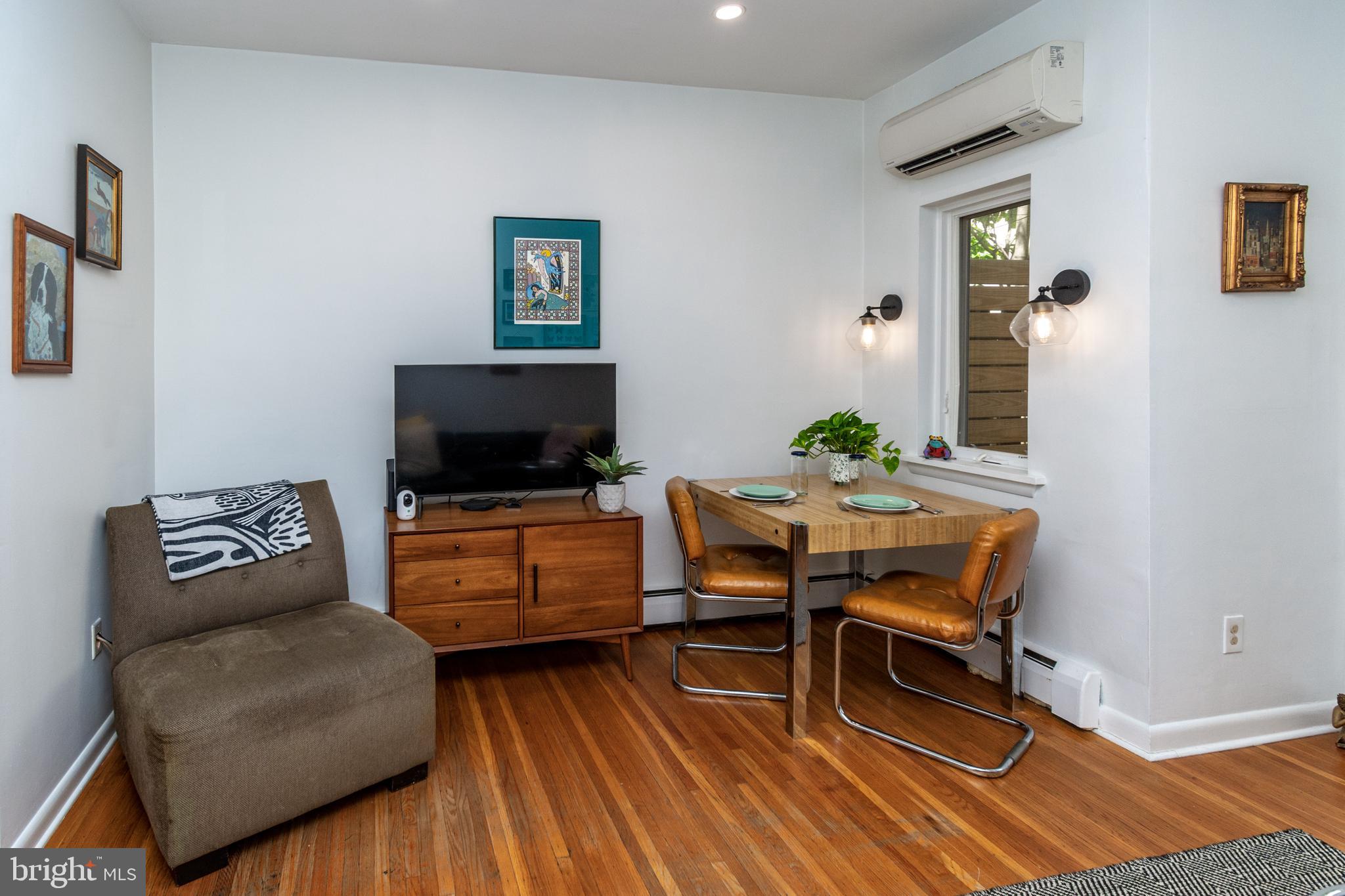 QUEEN VILLAGE - Residential