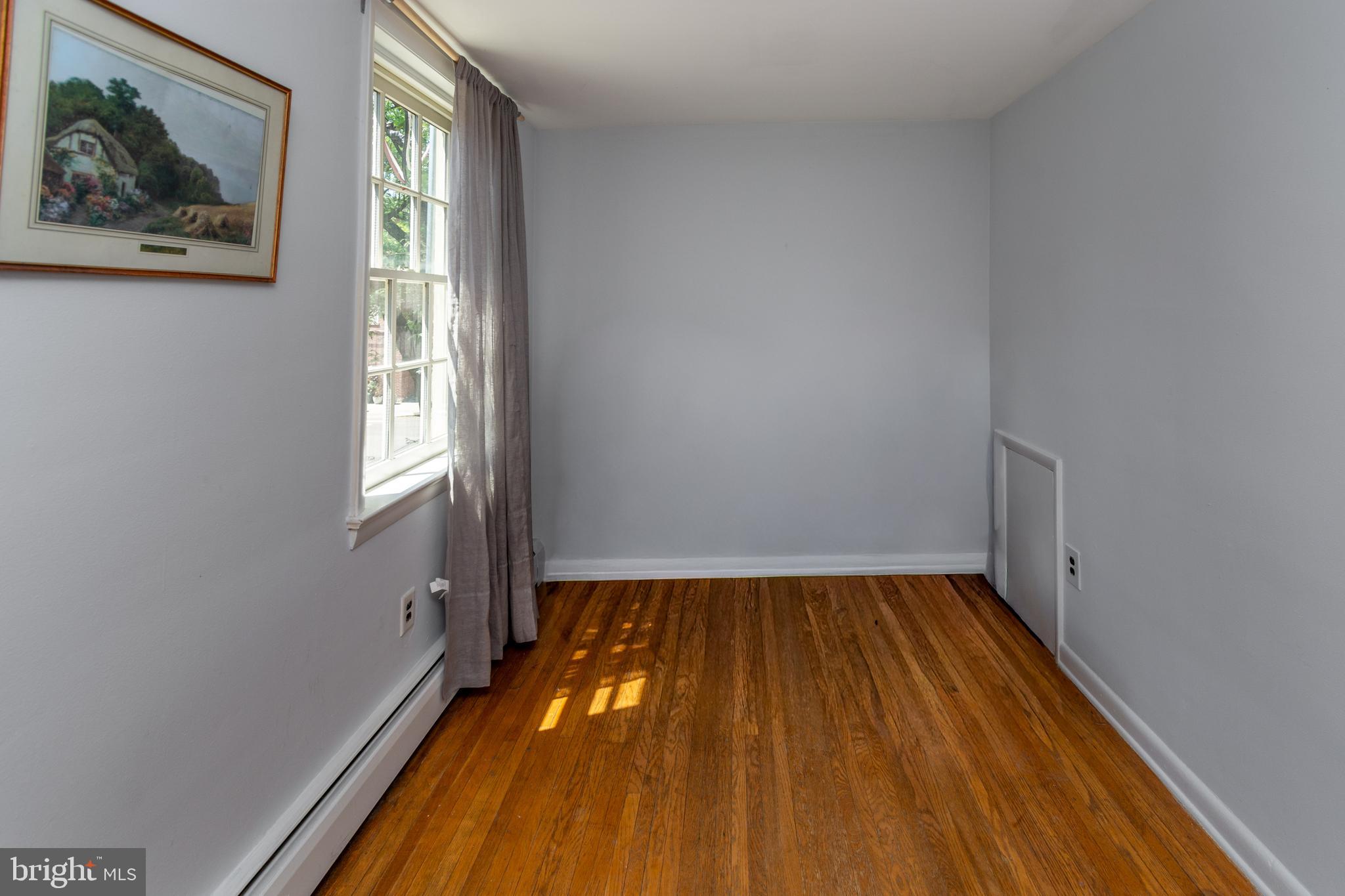 QUEEN VILLAGE - Residential
