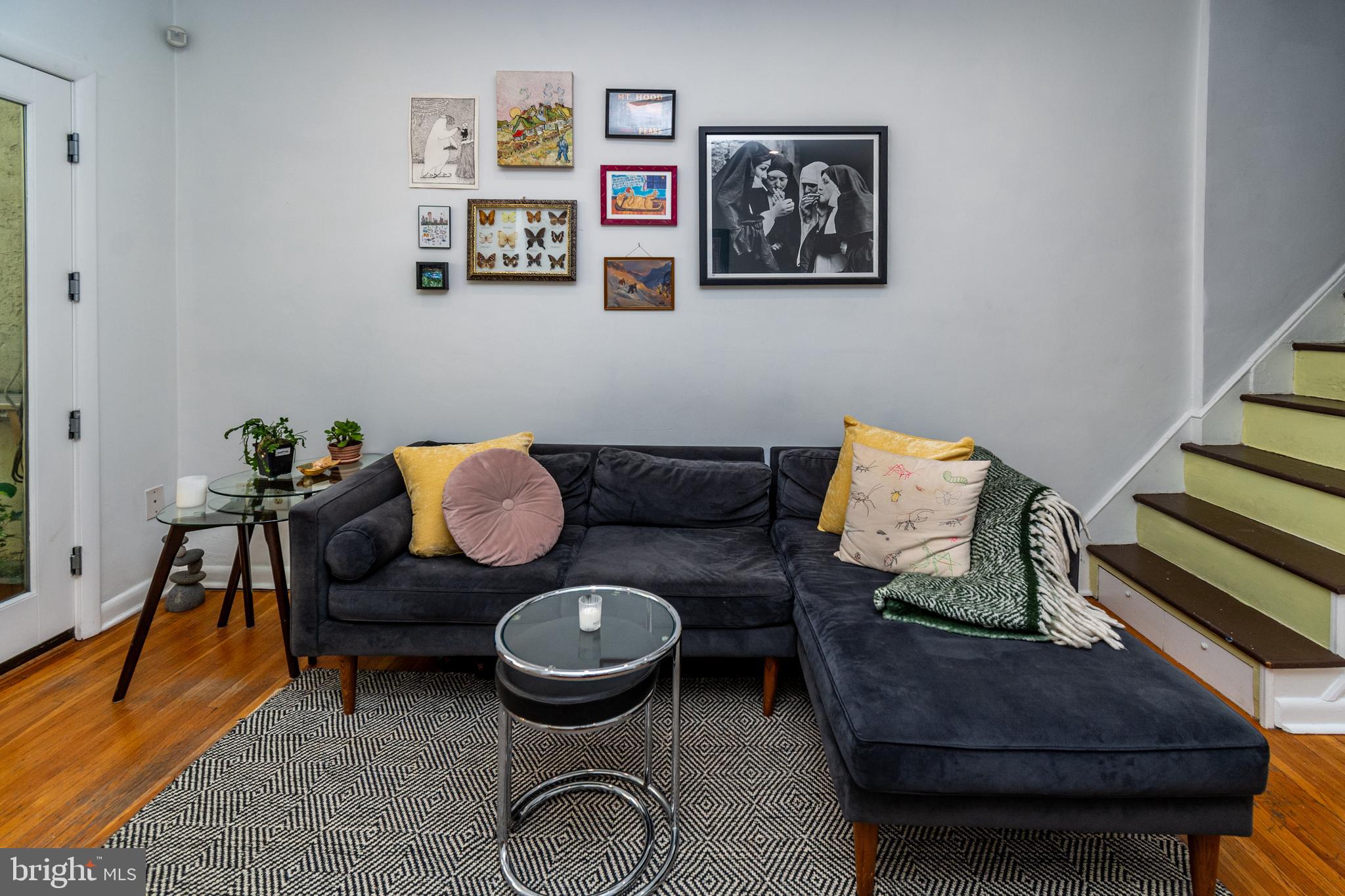 QUEEN VILLAGE - Residential
