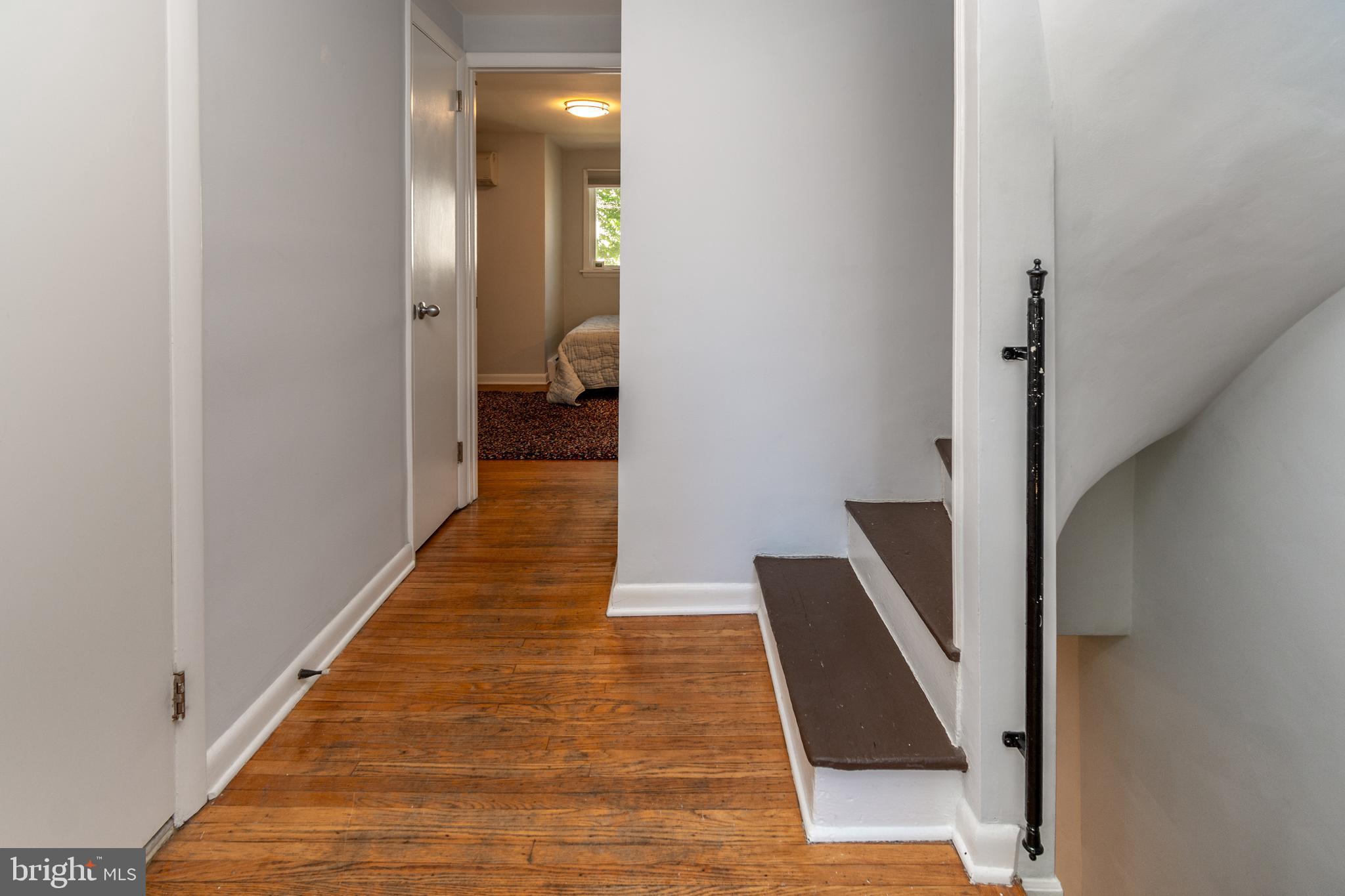 QUEEN VILLAGE - Residential