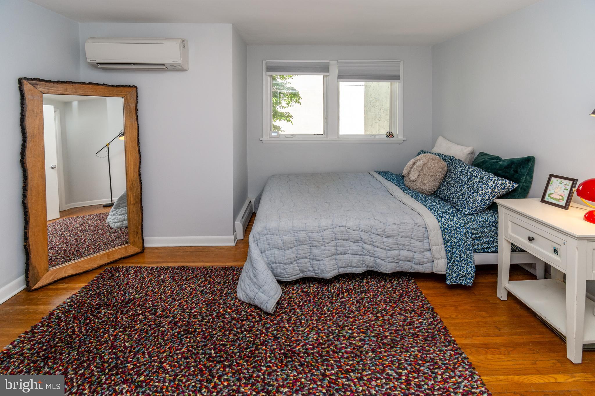 QUEEN VILLAGE - Residential