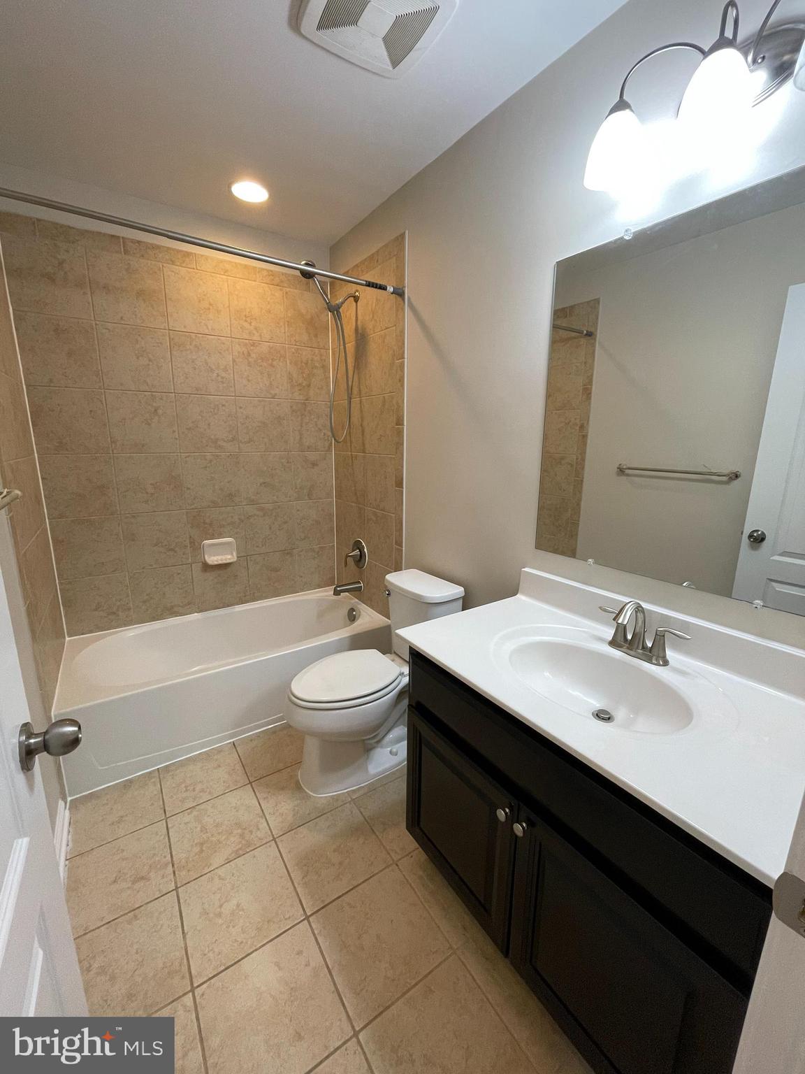 OXFORD SQUARE - Residential Lease