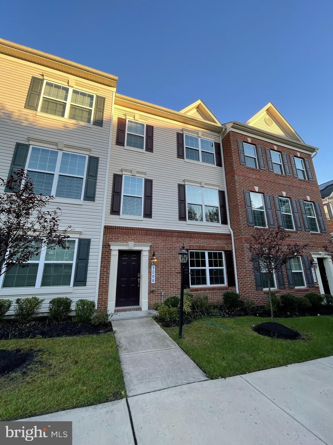 OXFORD SQUARE - Residential Lease