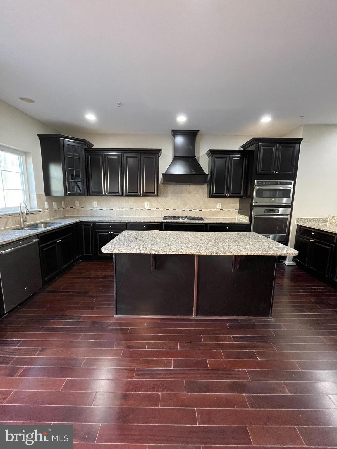 OXFORD SQUARE - Residential Lease