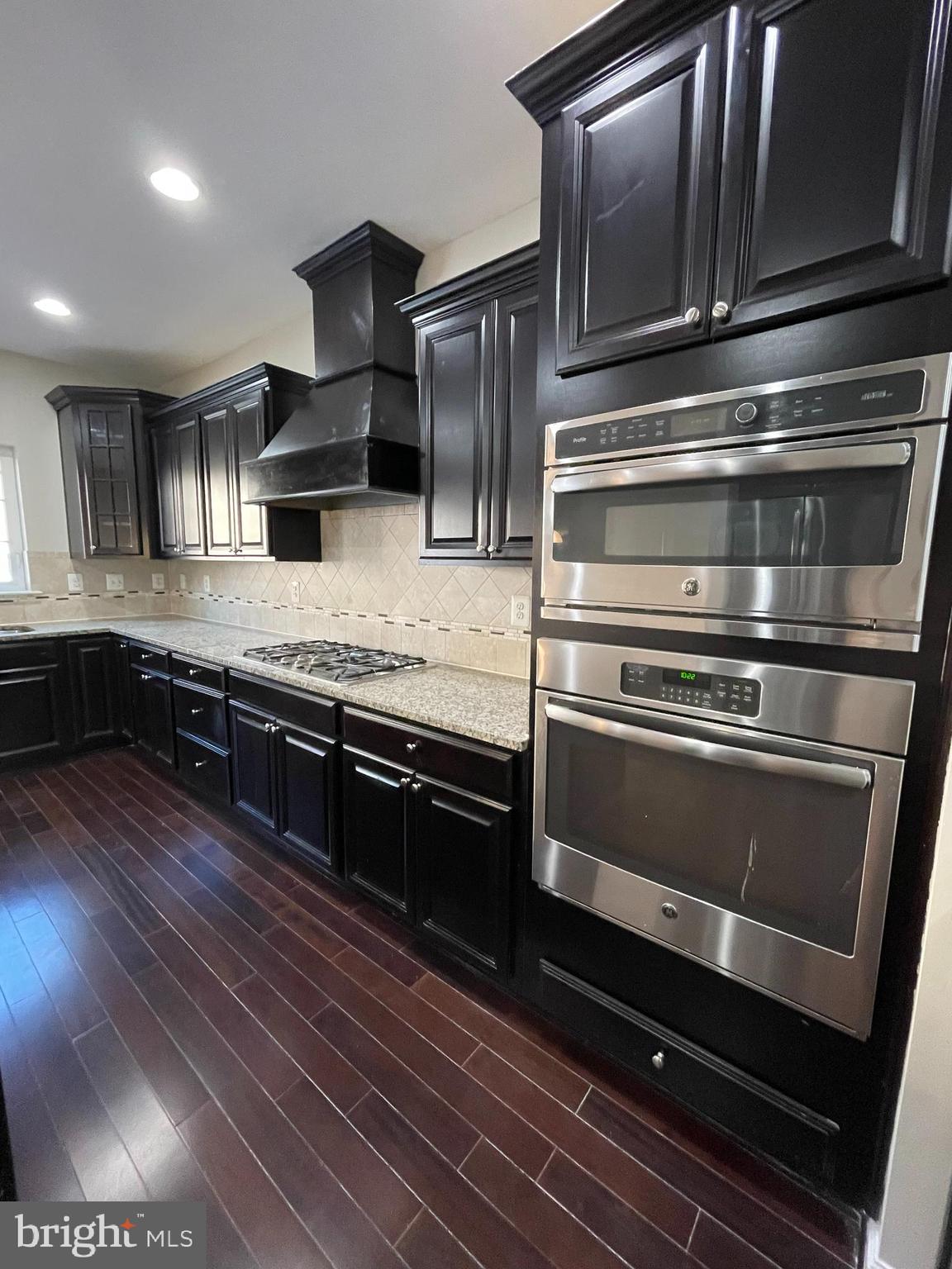 OXFORD SQUARE - Residential Lease