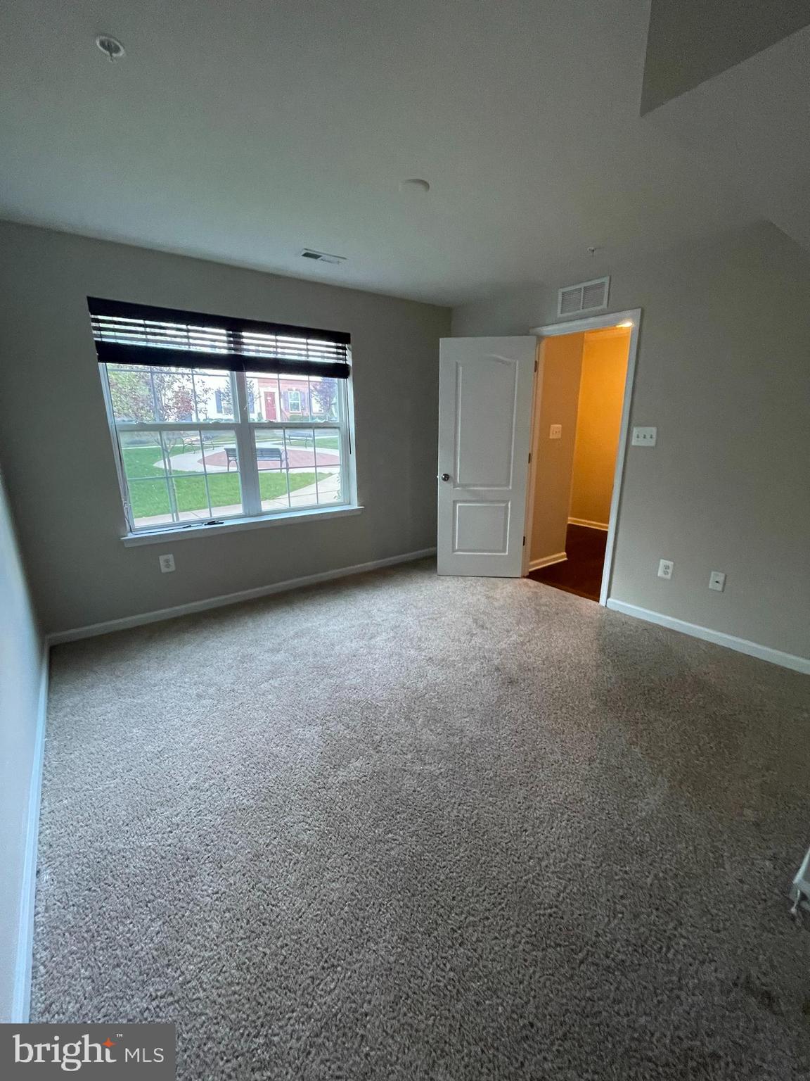 OXFORD SQUARE - Residential Lease