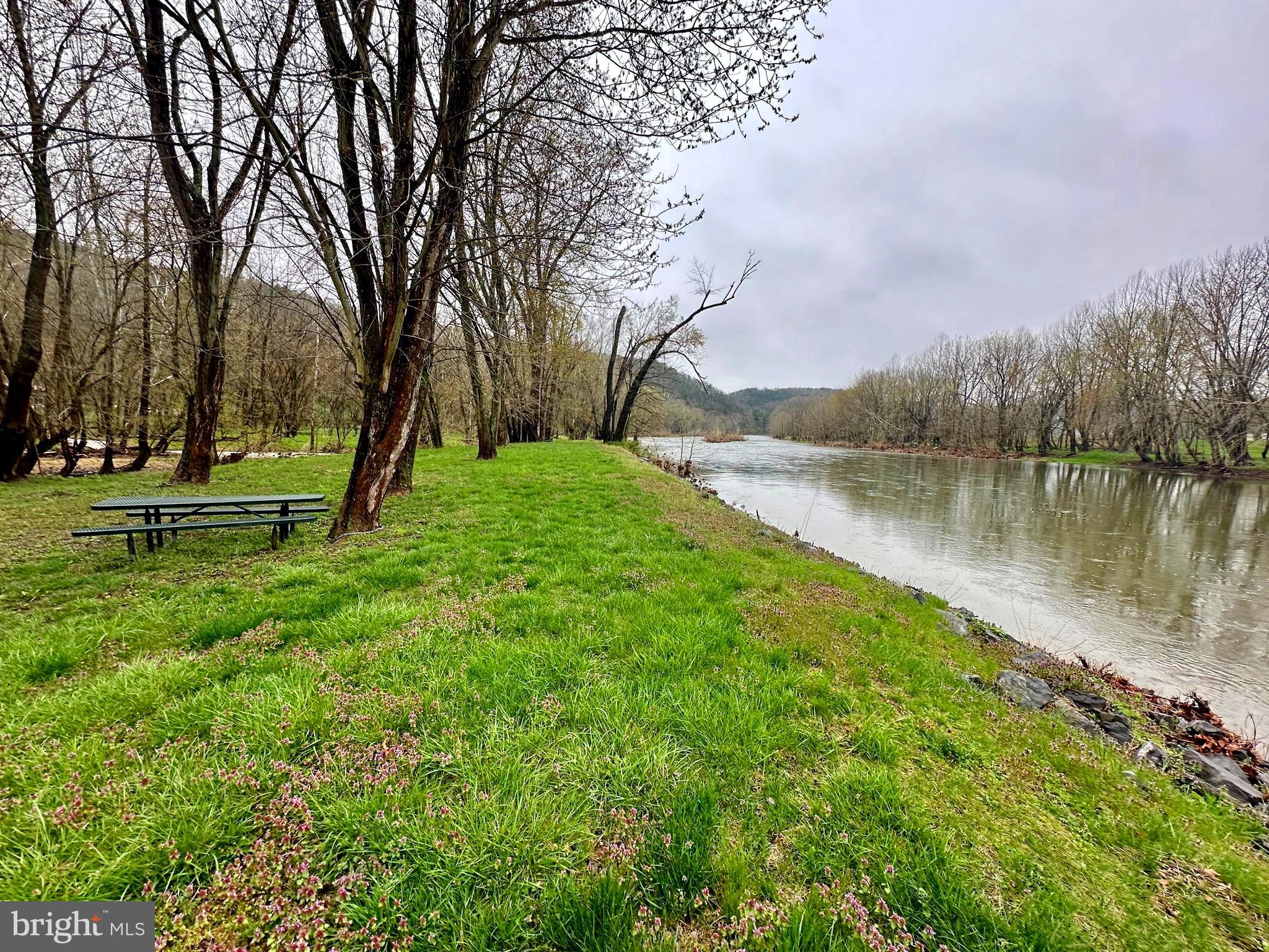 BLUFFS ON THE POTOMAC - Land