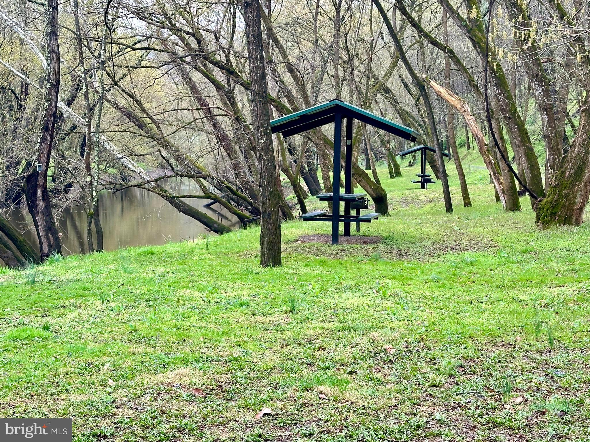 BLUFFS ON THE POTOMAC - Land