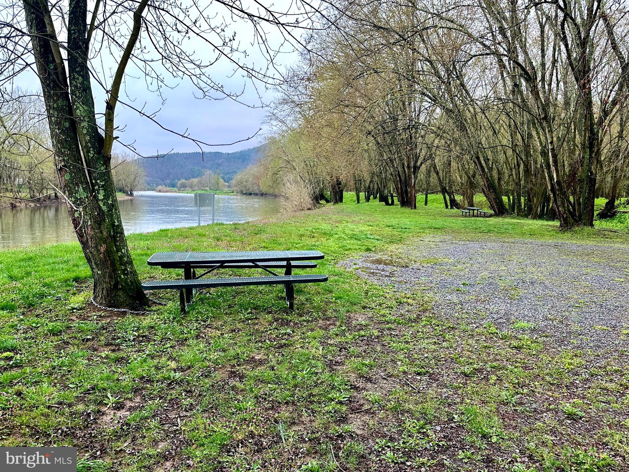 BLUFFS ON THE POTOMAC - Land