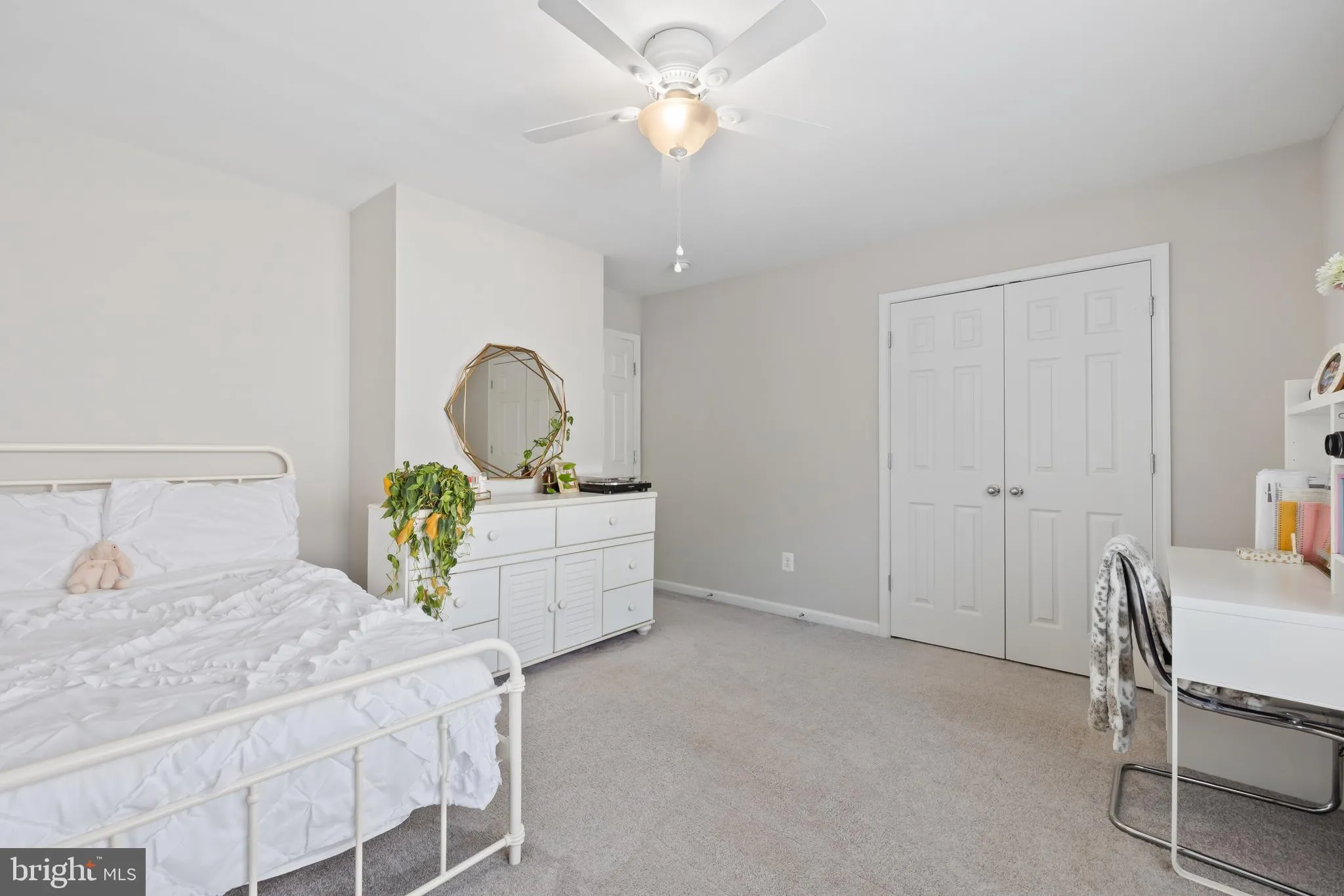 Gainesville, Virginia 20155, United States, 4 Bedrooms Bedrooms, ,4 BathroomsBathrooms,Residential,Contingent,136167