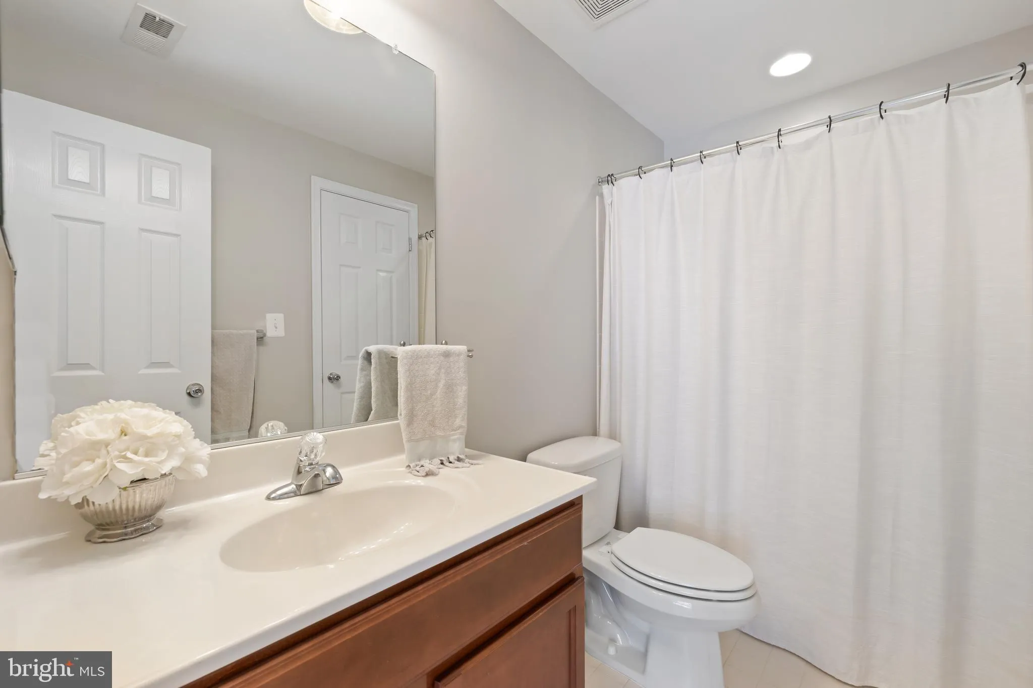 Gainesville, Virginia 20155, United States, 4 Bedrooms Bedrooms, ,4 BathroomsBathrooms,Residential,Contingent,136167