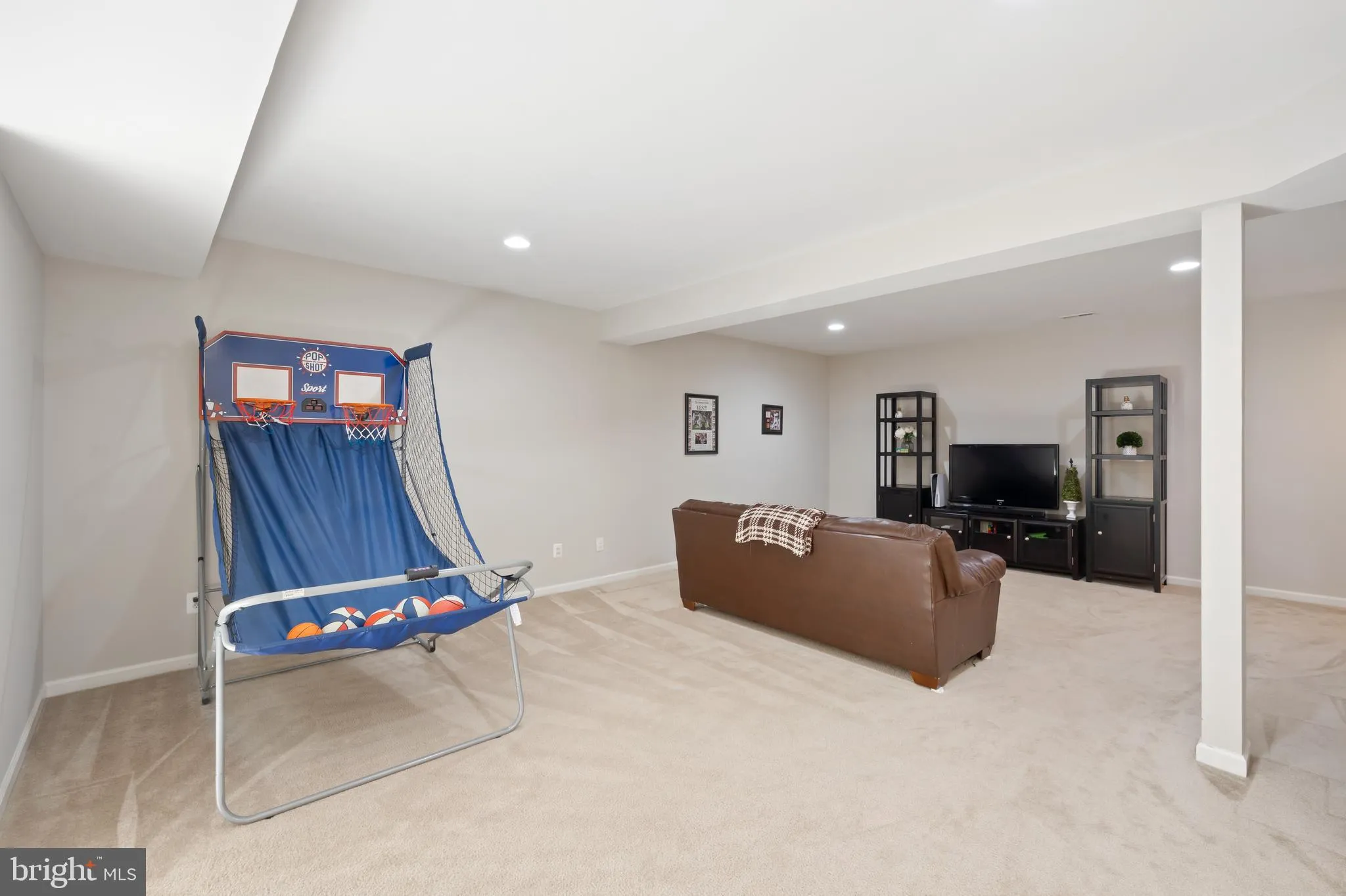 Gainesville, Virginia 20155, United States, 4 Bedrooms Bedrooms, ,4 BathroomsBathrooms,Residential,Contingent,136167