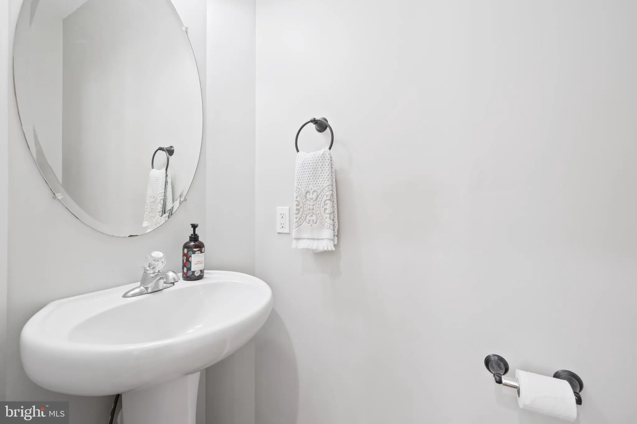 Gainesville, Virginia 20155, United States, 4 Bedrooms Bedrooms, ,4 BathroomsBathrooms,Residential,Contingent,136167