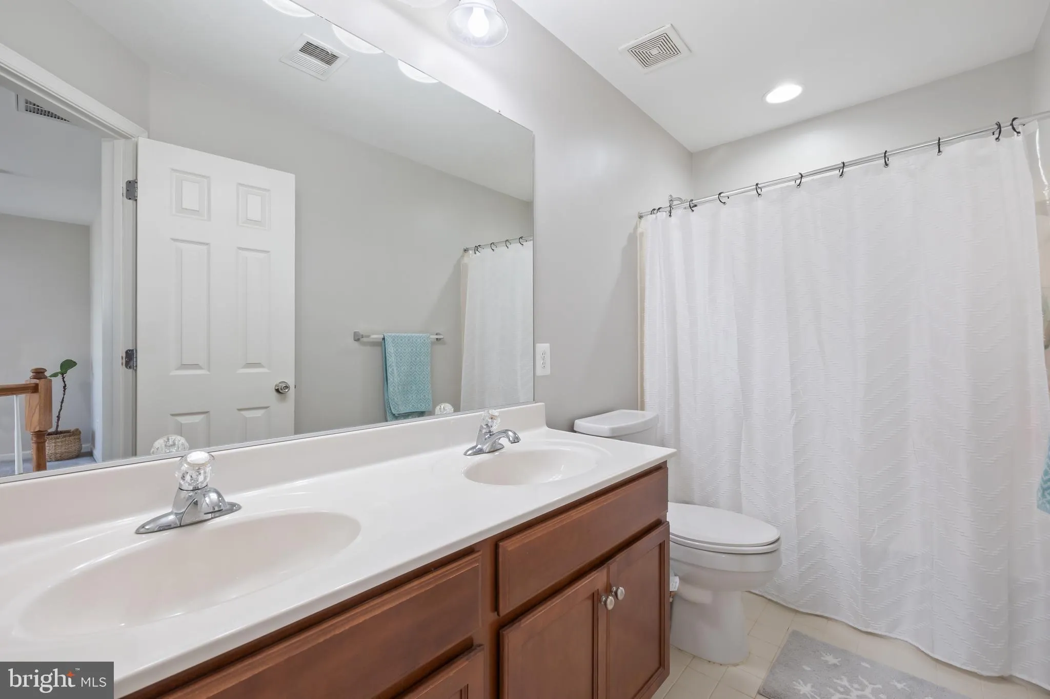 Gainesville, Virginia 20155, United States, 4 Bedrooms Bedrooms, ,4 BathroomsBathrooms,Residential,Contingent,136167