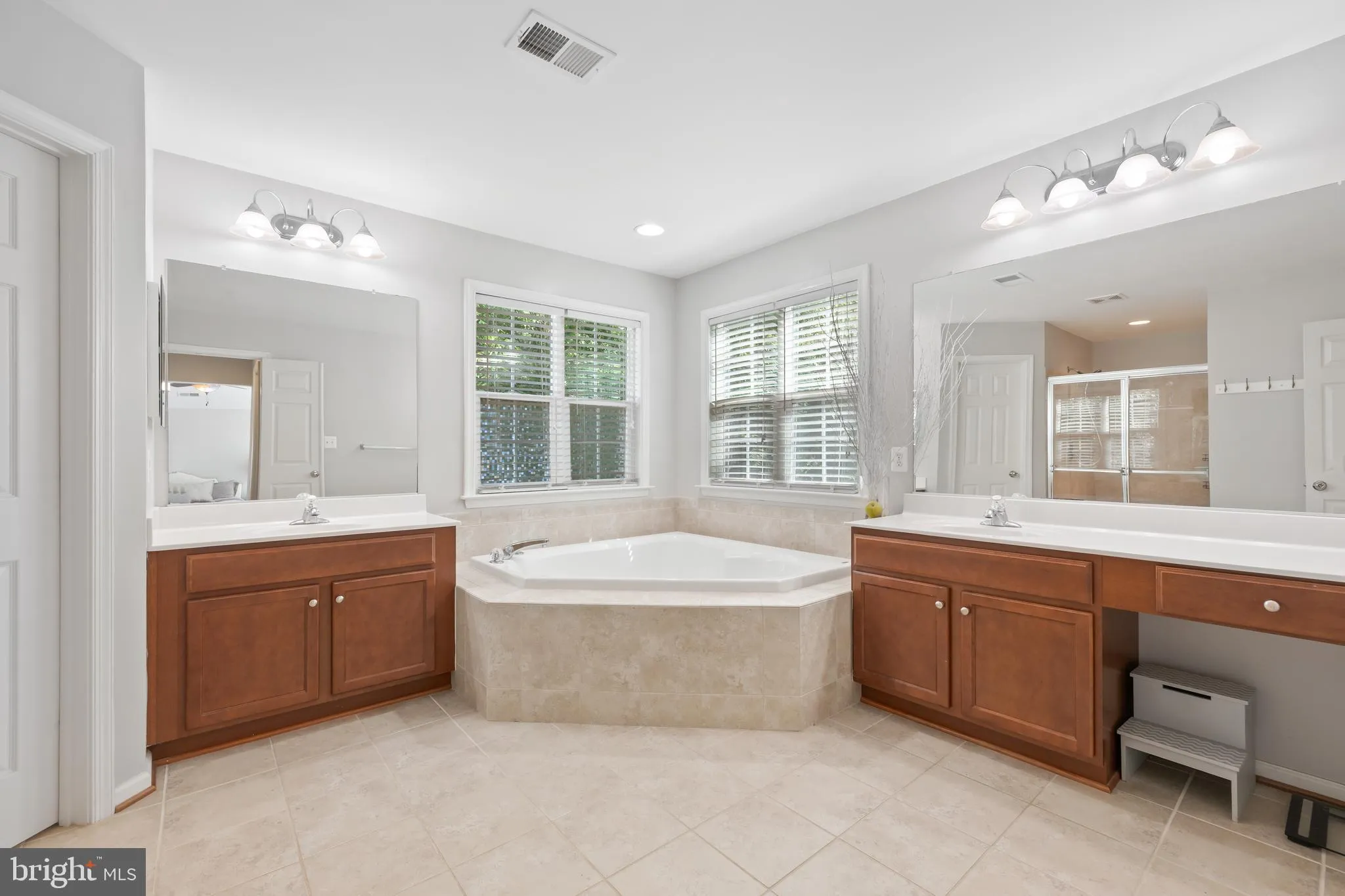 Gainesville, Virginia 20155, United States, 4 Bedrooms Bedrooms, ,4 BathroomsBathrooms,Residential,Contingent,136167