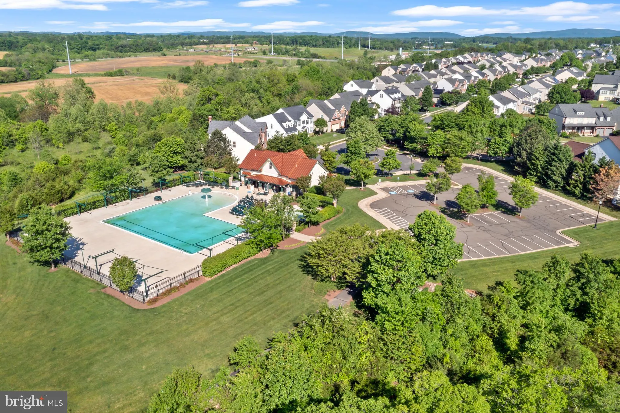 Gainesville, Virginia 20155, United States, 4 Bedrooms Bedrooms, ,4 BathroomsBathrooms,Residential,Contingent,136167