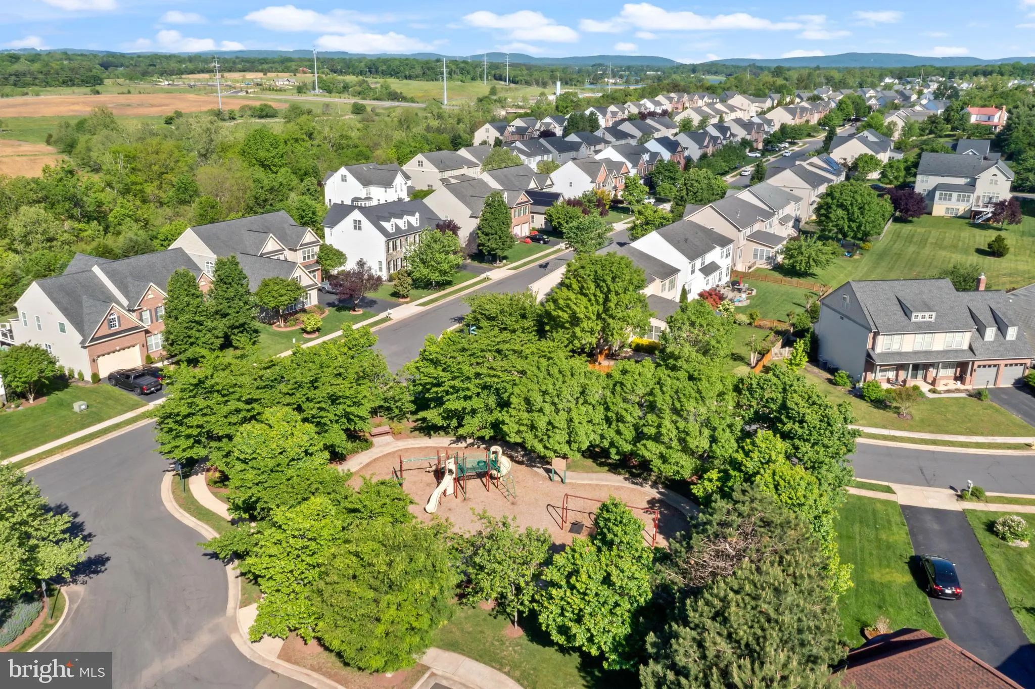 Gainesville, Virginia 20155, United States, 4 Bedrooms Bedrooms, ,4 BathroomsBathrooms,Residential,Contingent,136167