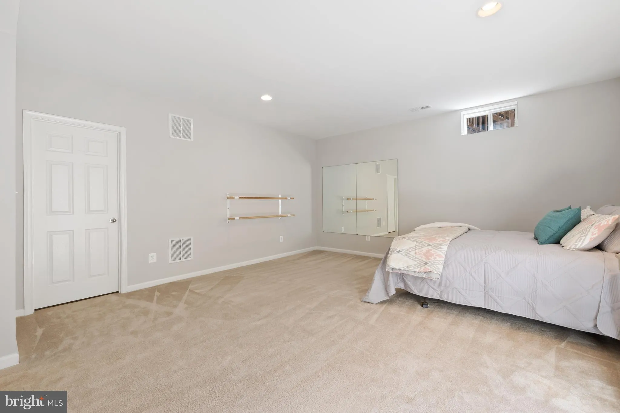 Gainesville, Virginia 20155, United States, 4 Bedrooms Bedrooms, ,4 BathroomsBathrooms,Residential,Contingent,136167