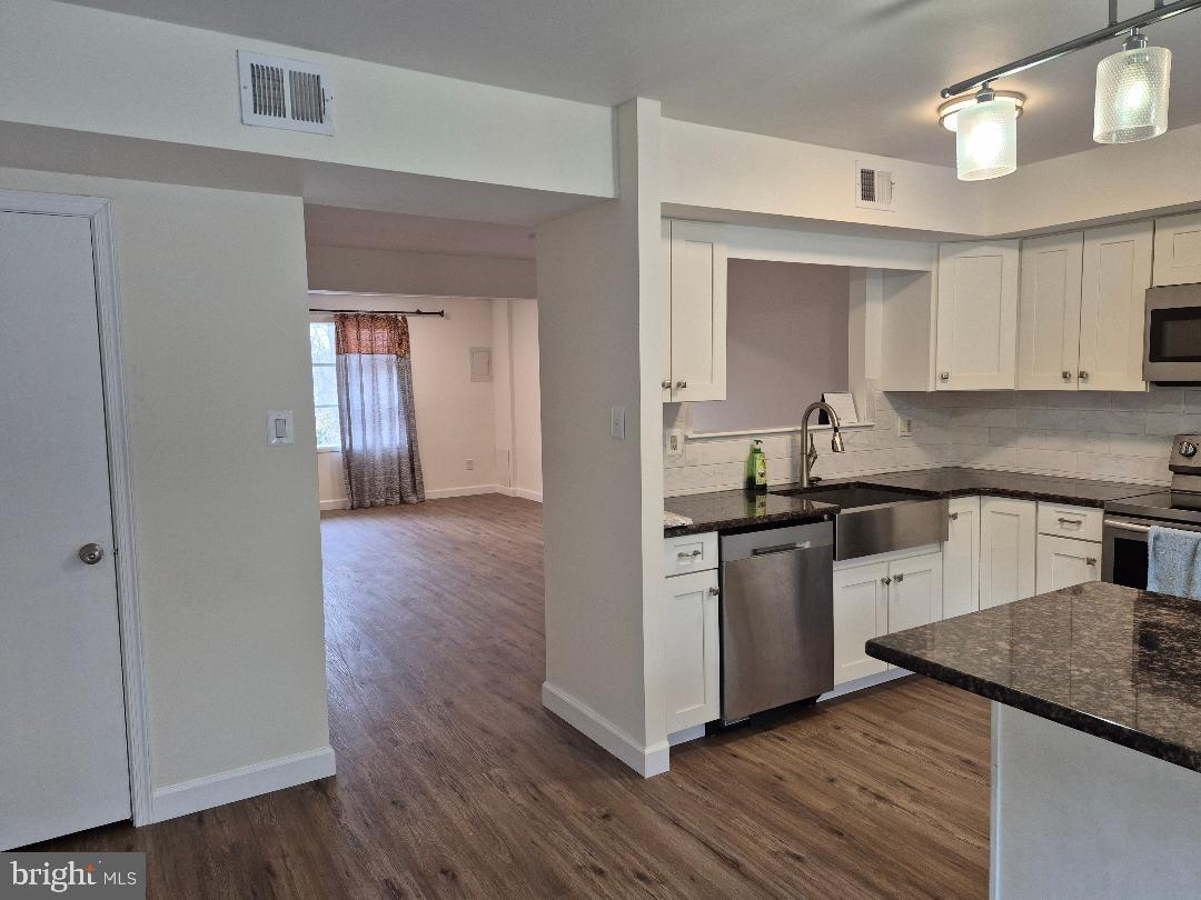401 WOODSIDE CIRCLE