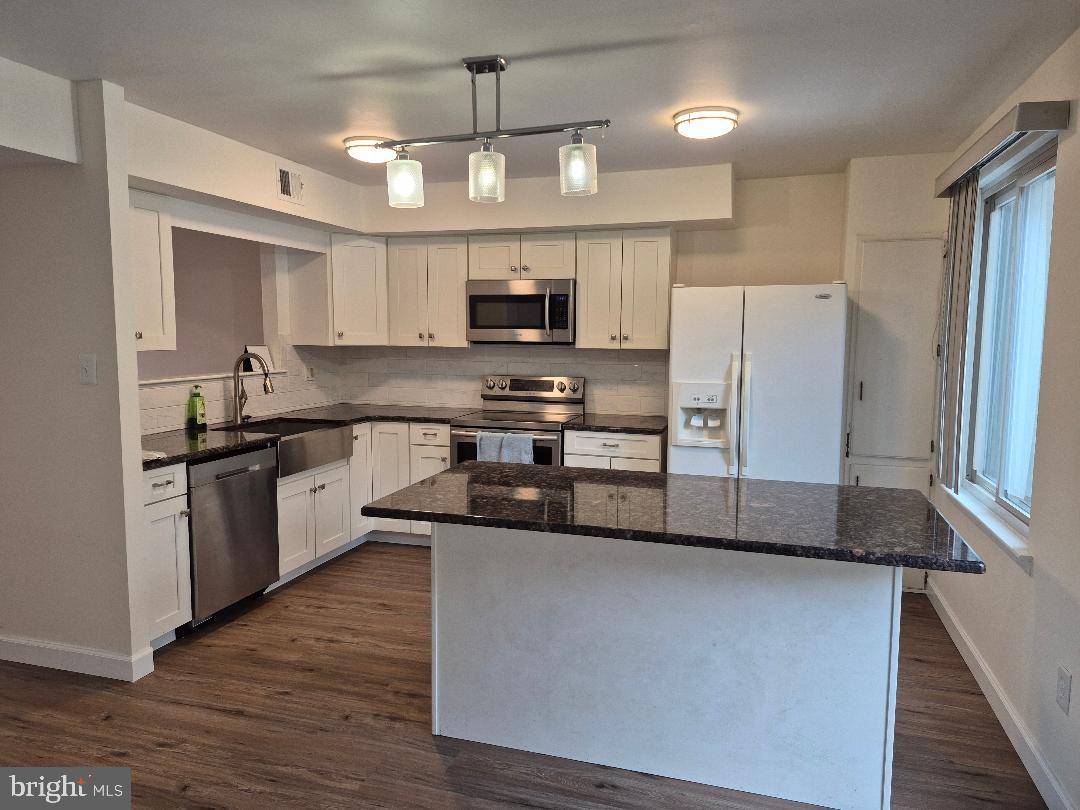 401 WOODSIDE CIRCLE
