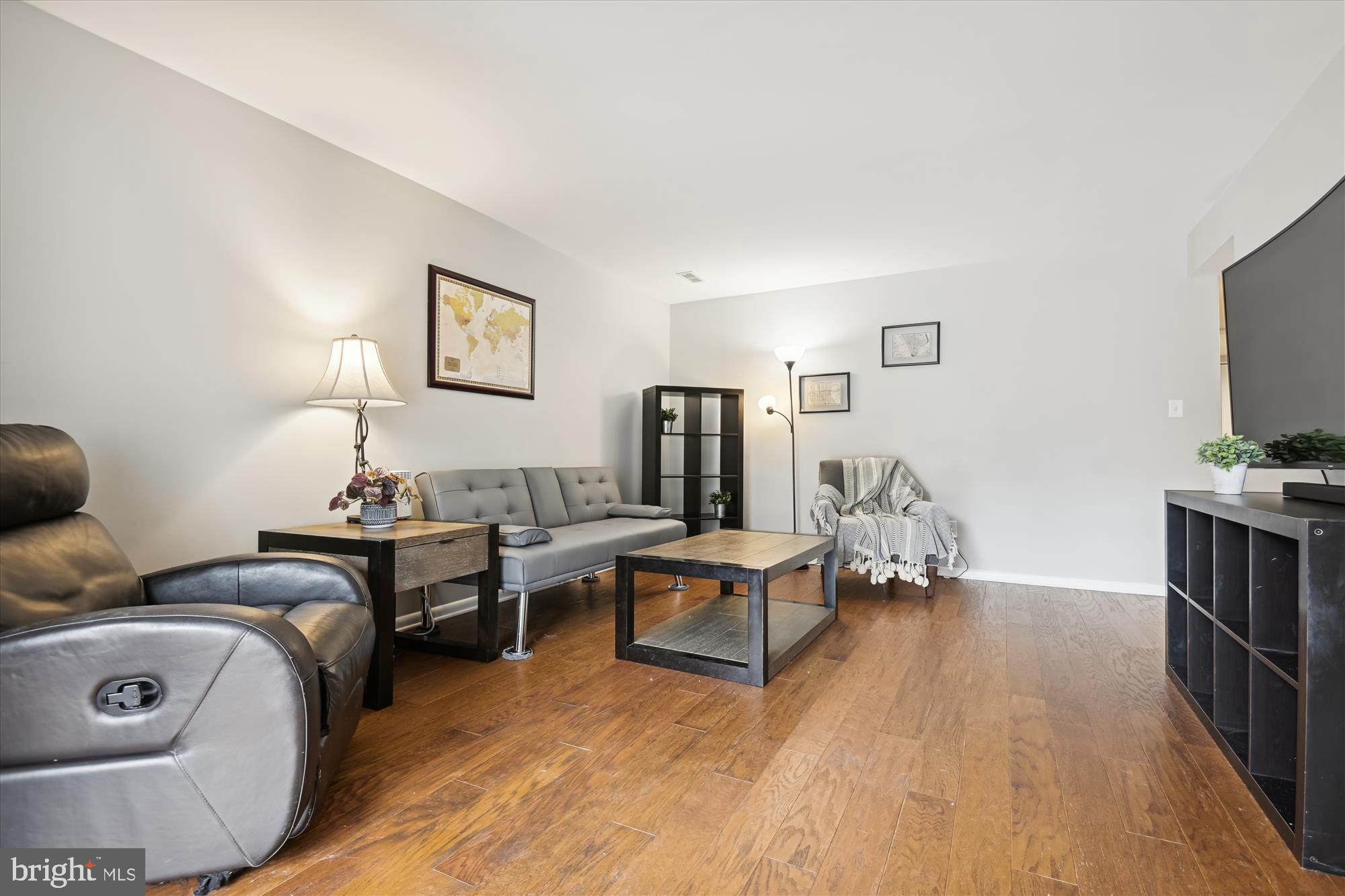 STAPLETON COURT GARDEN - Residential