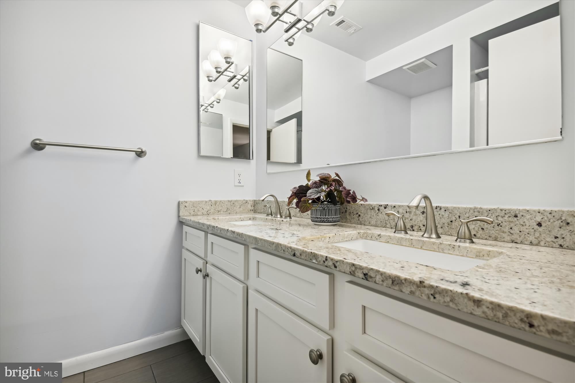 STAPLETON COURT GARDEN - Residential