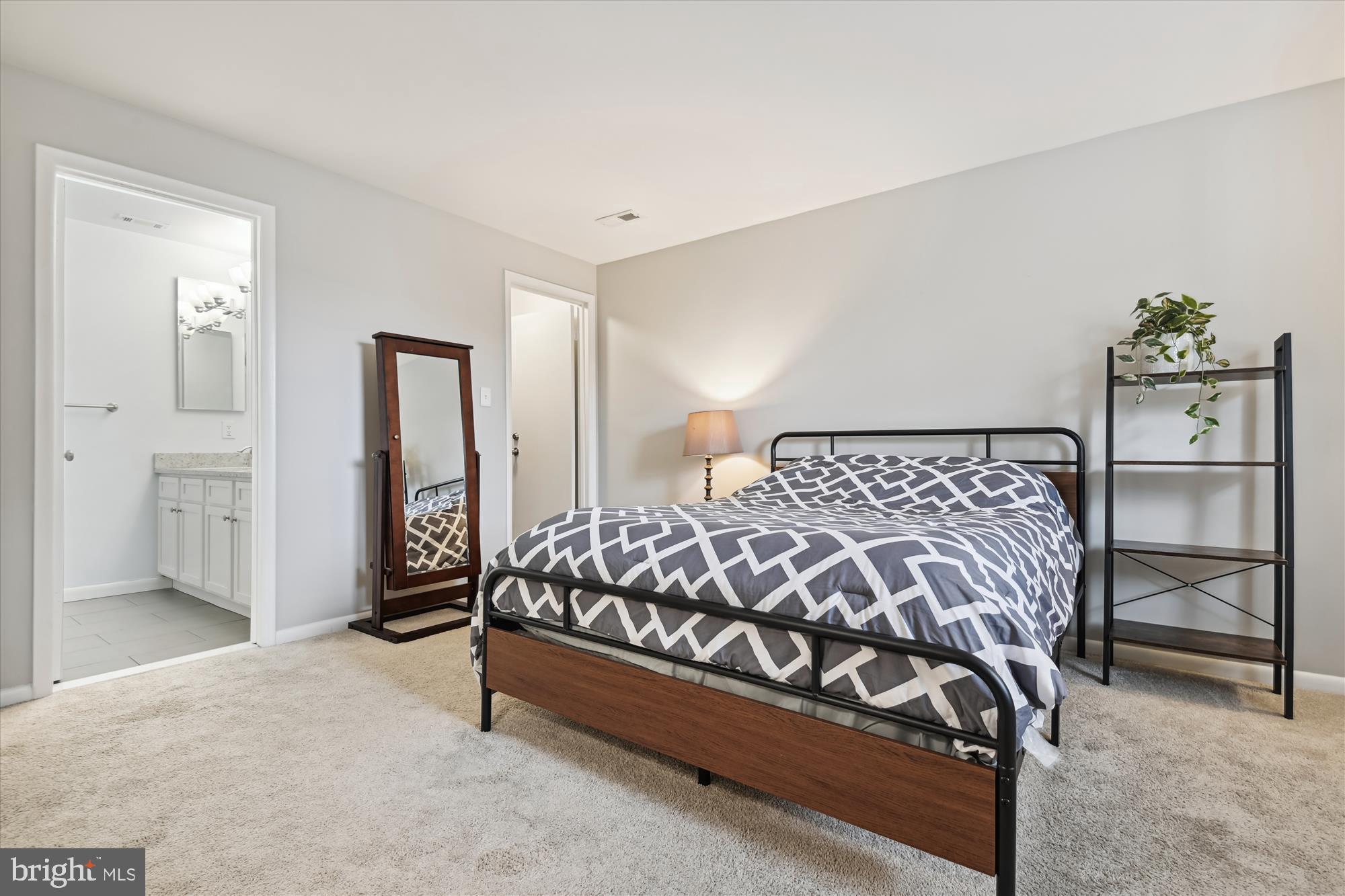 STAPLETON COURT GARDEN - Residential