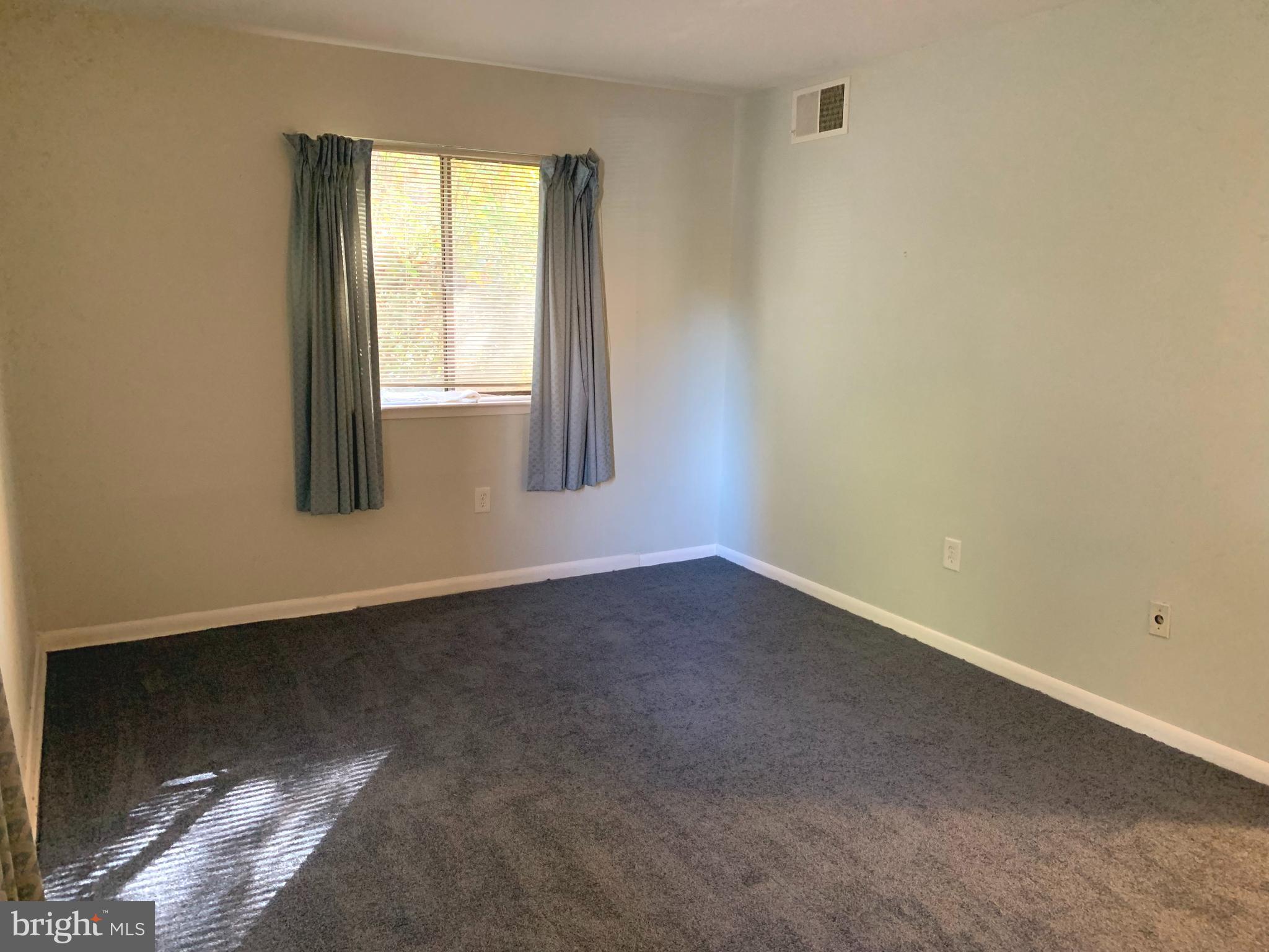 CAMELBACK VILLAGE - Residential