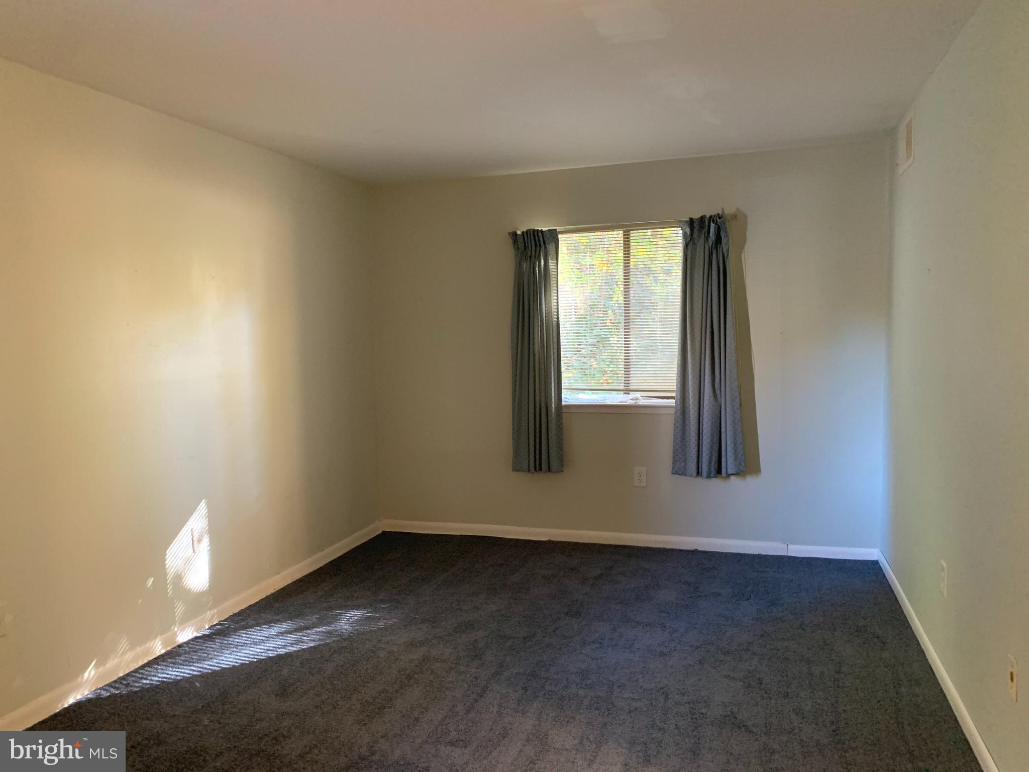 CAMELBACK VILLAGE - Residential