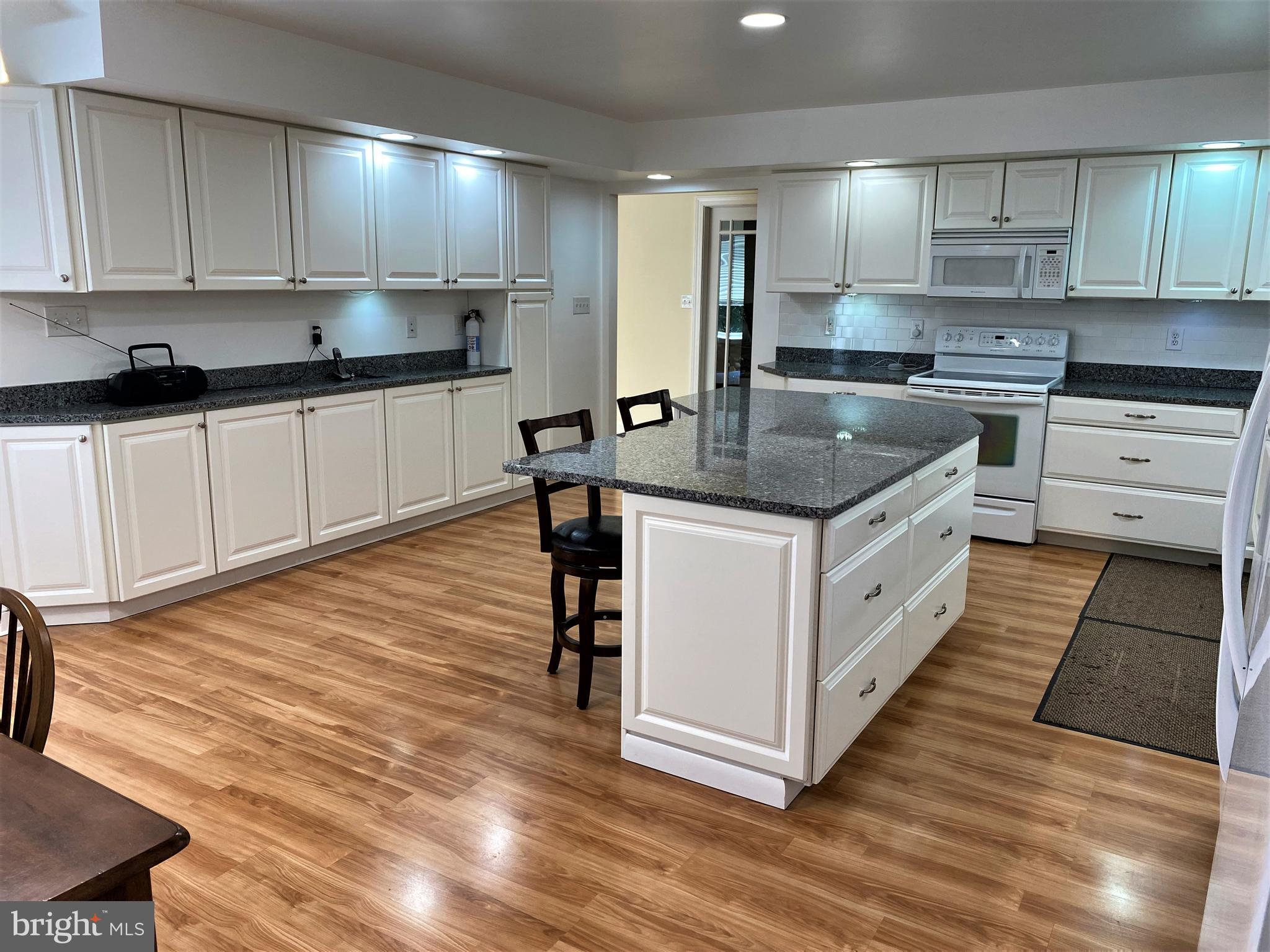 CREST VIEW ACRES - Residential