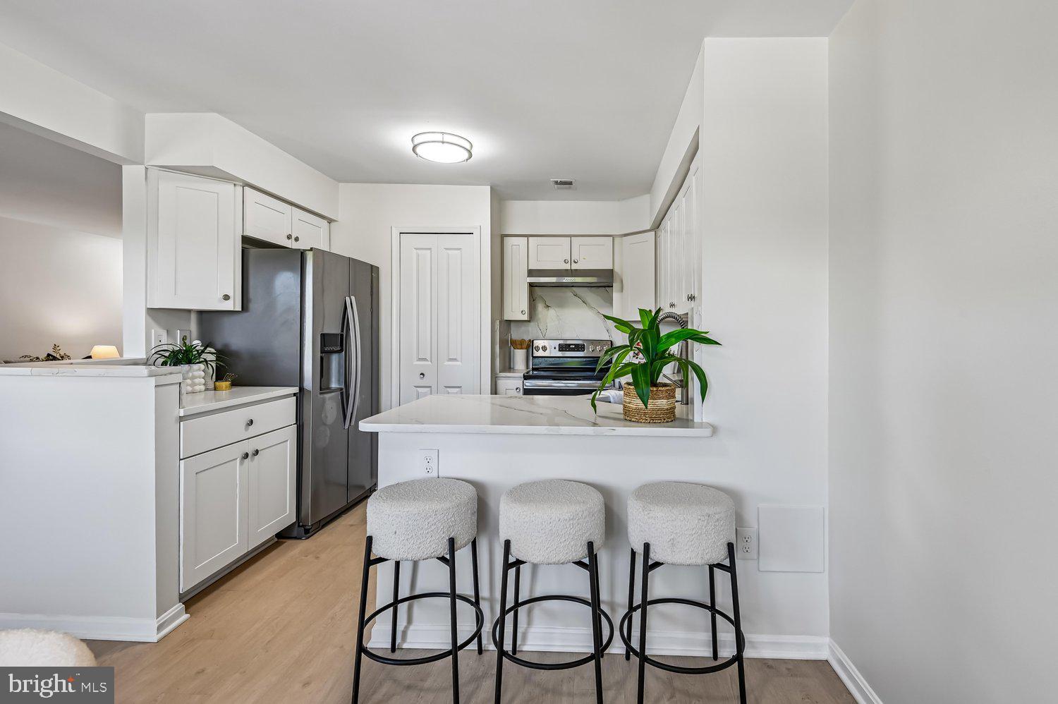 RIVERCHASE CONDOS - Residential
