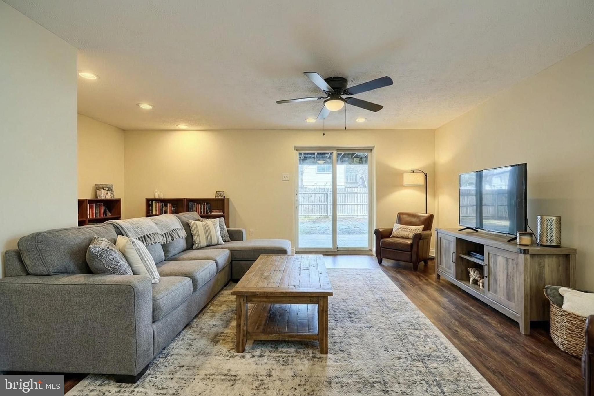 CARROLLWOOD MANOR - Residential