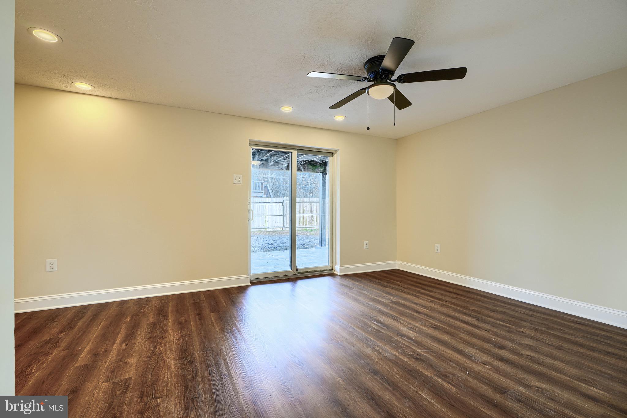 CARROLLWOOD MANOR - Residential