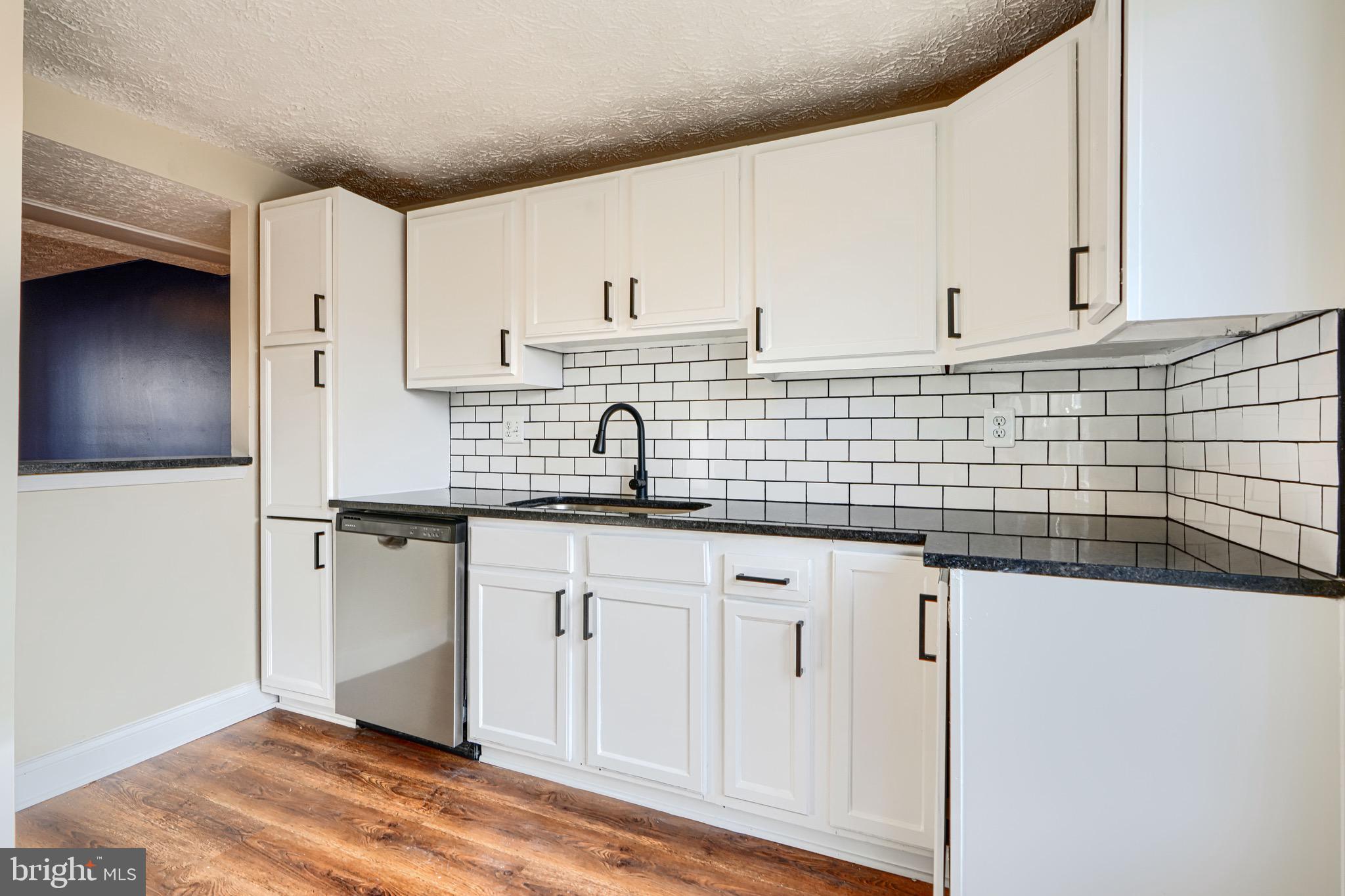 CARROLLWOOD MANOR - Residential