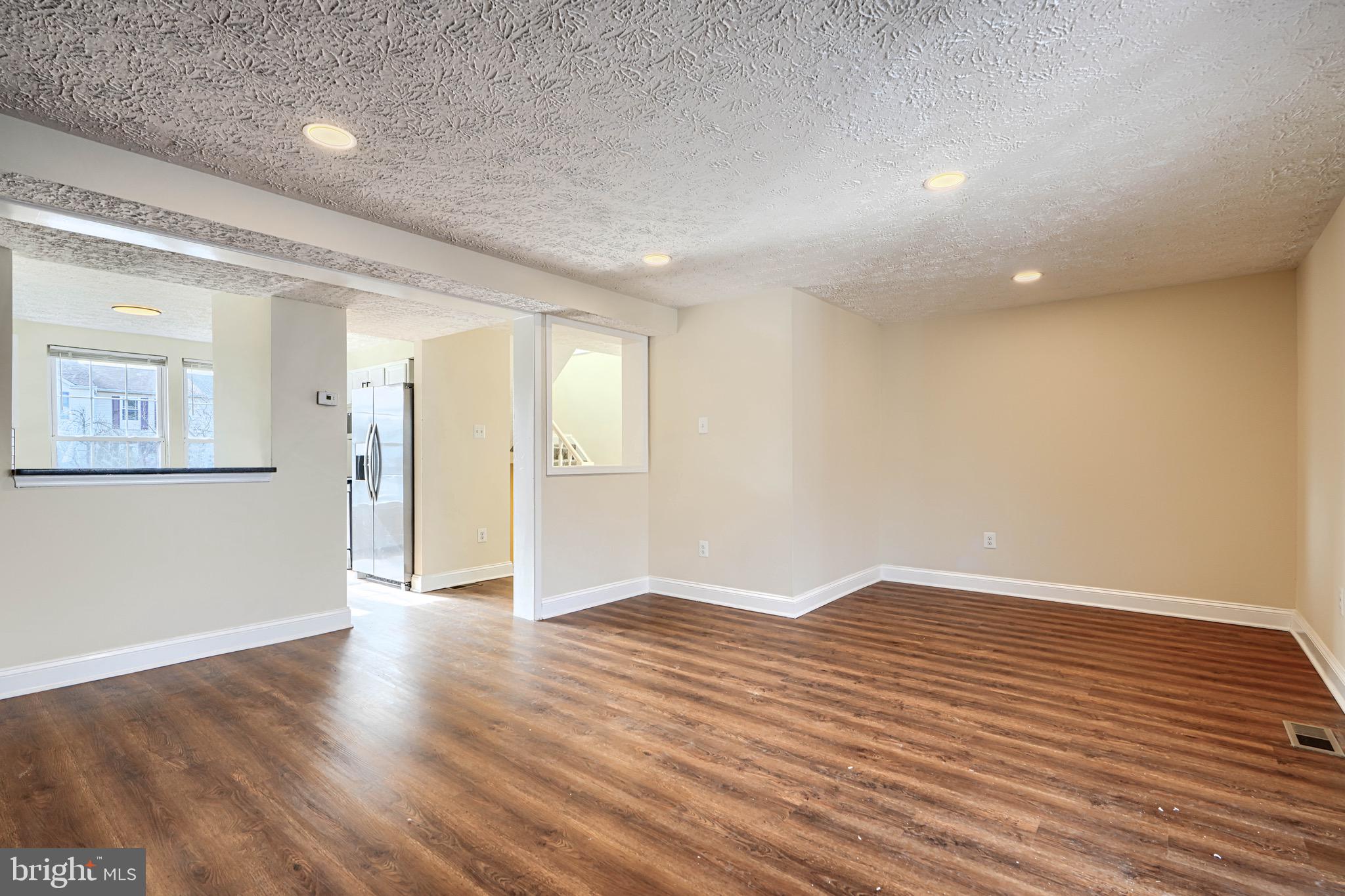 CARROLLWOOD MANOR - Residential