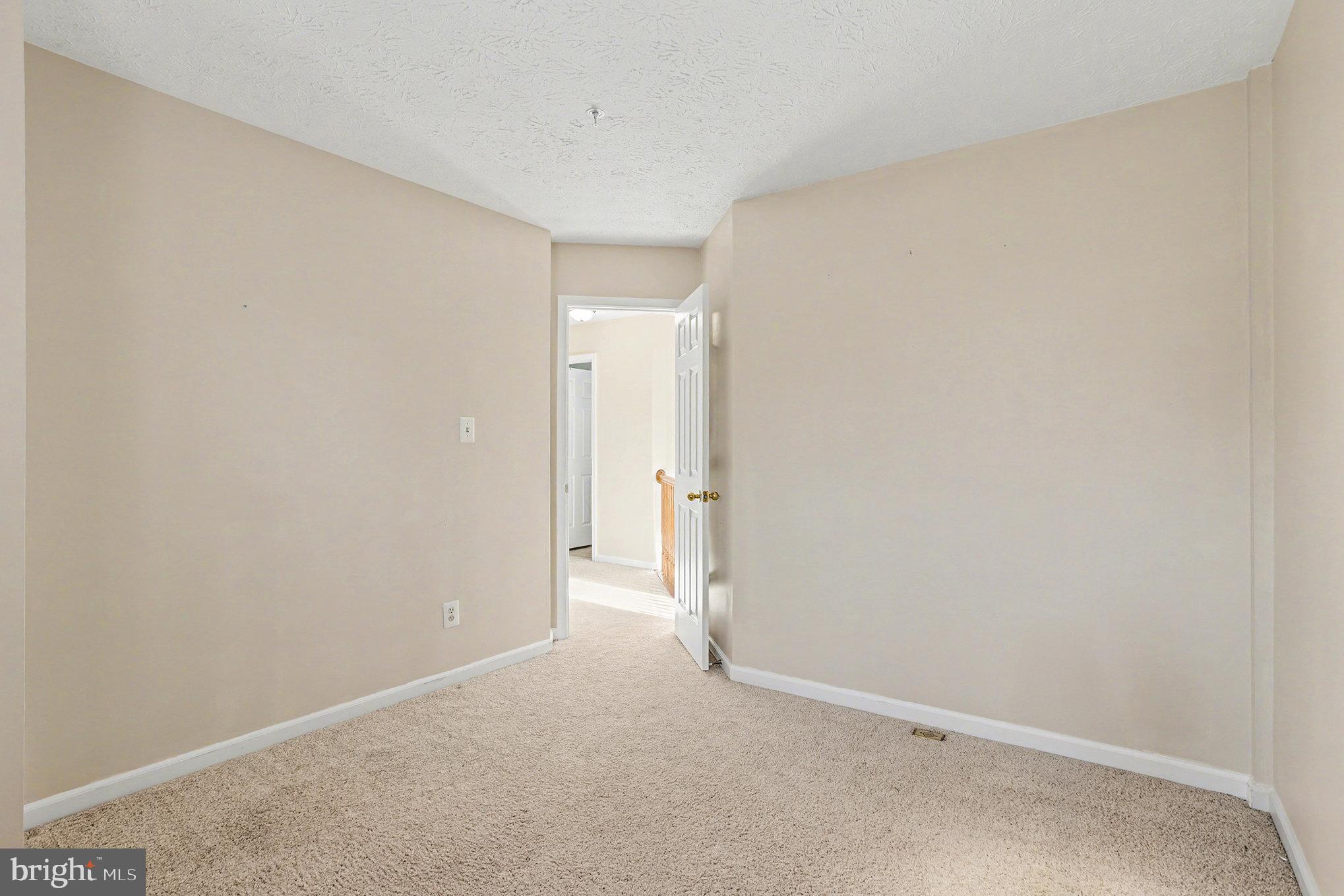 LOU MAR ESTATES - Residential