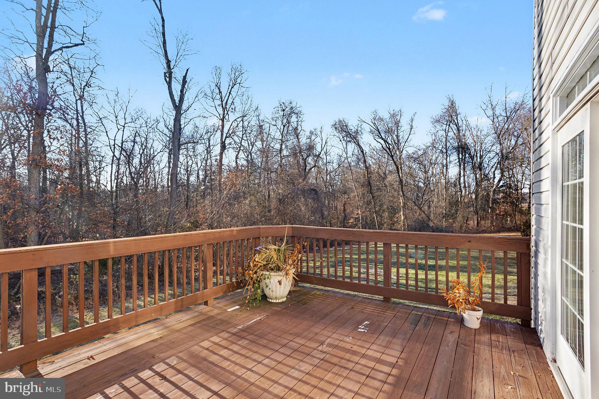 LOU MAR ESTATES - Residential