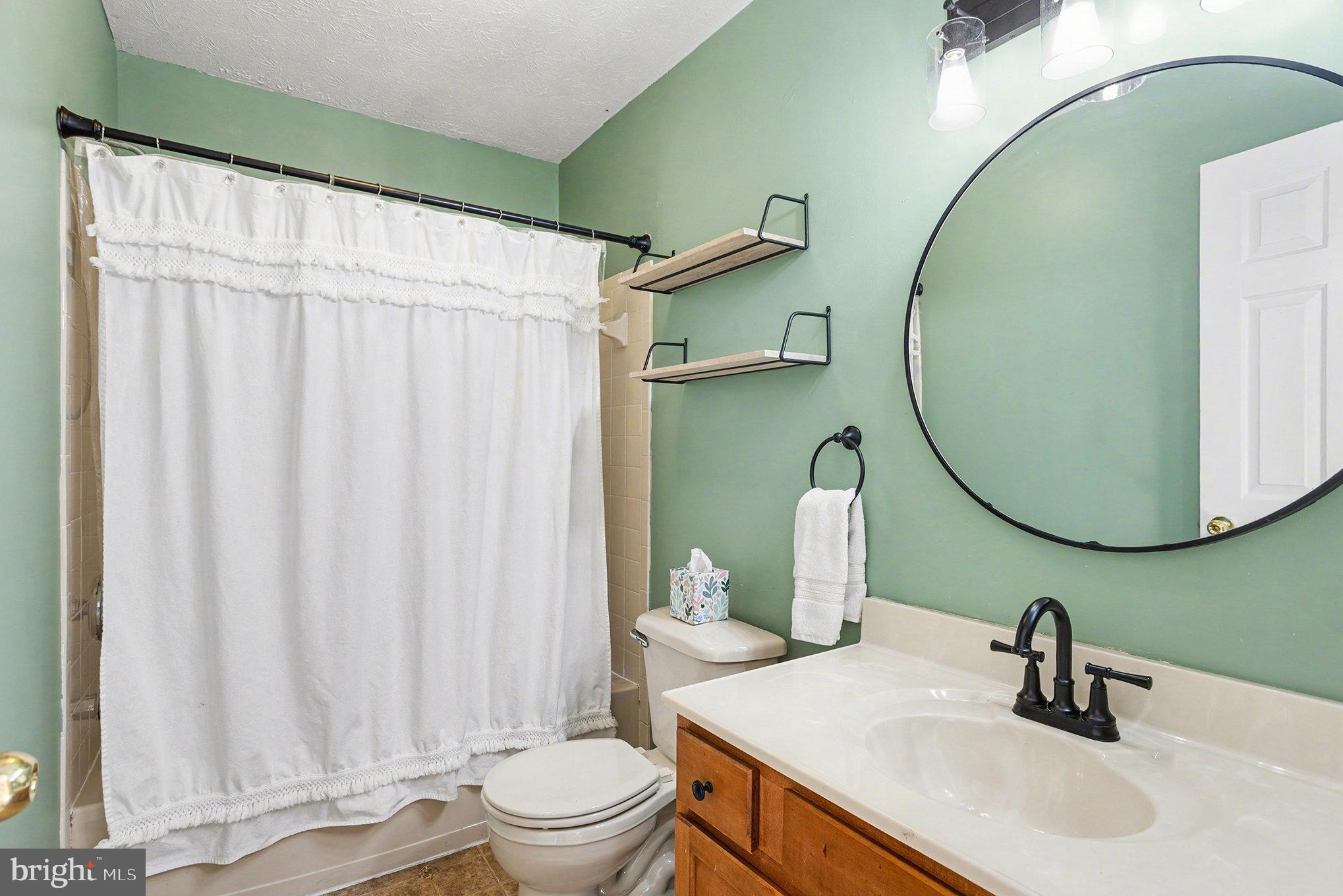 LOU MAR ESTATES - Residential