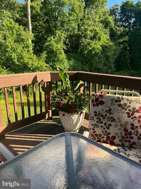 LOU MAR ESTATES - Residential