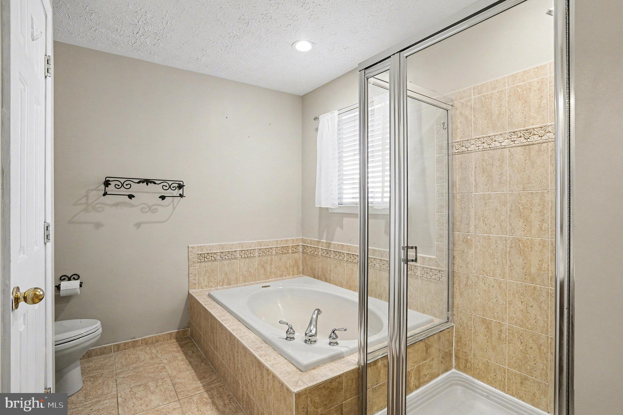 LOU MAR ESTATES - Residential