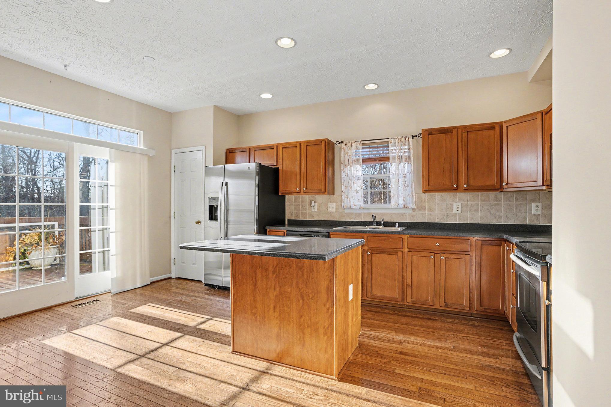 LOU MAR ESTATES - Residential