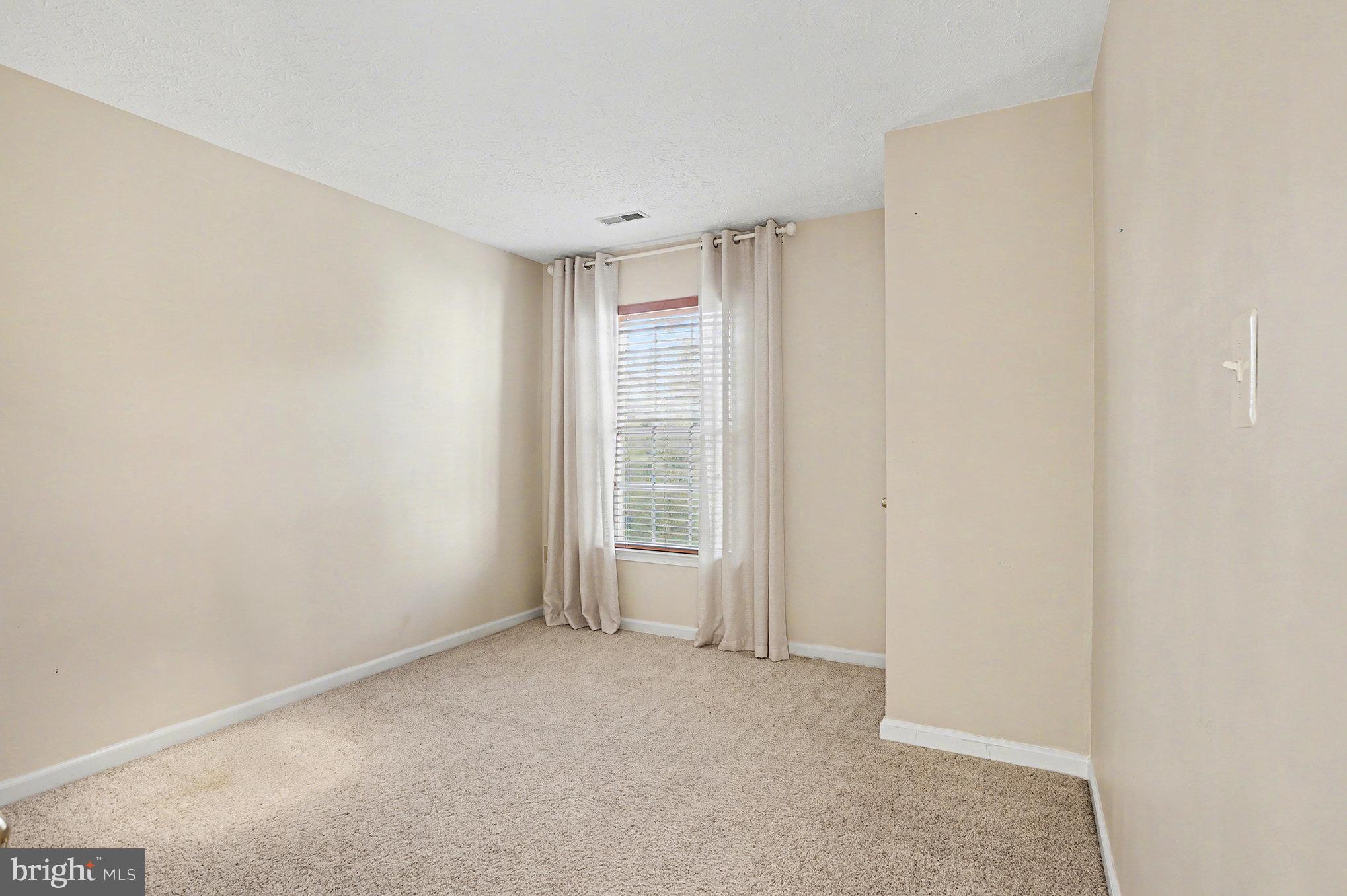 LOU MAR ESTATES - Residential