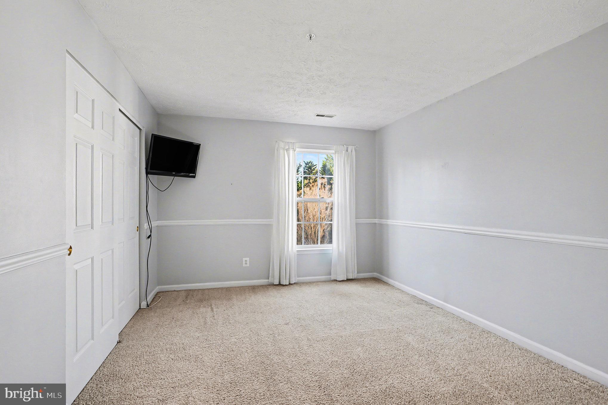 LOU MAR ESTATES - Residential