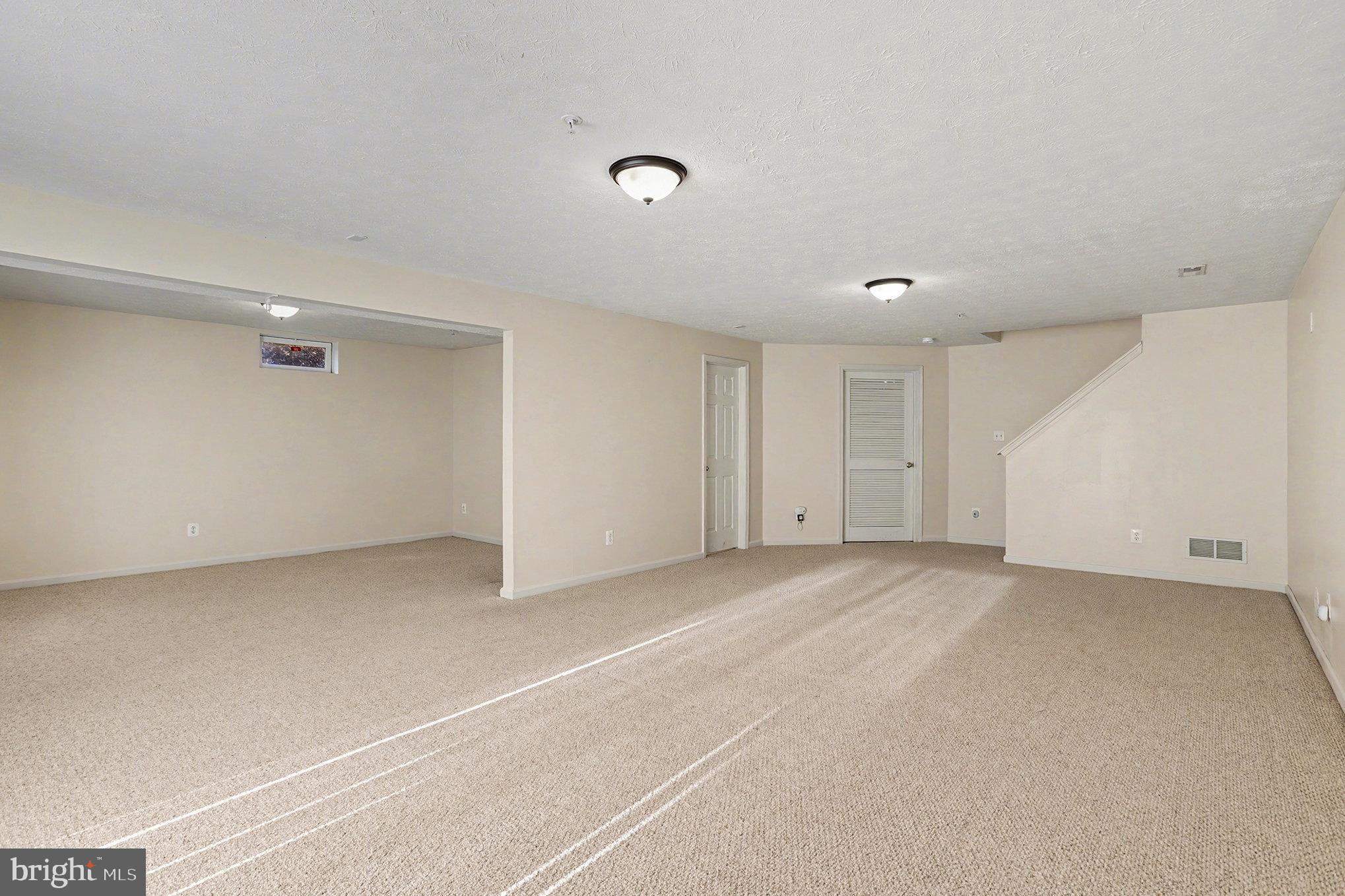 LOU MAR ESTATES - Residential