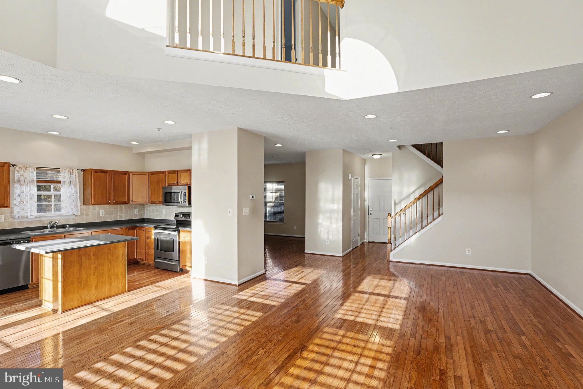 LOU MAR ESTATES - Residential