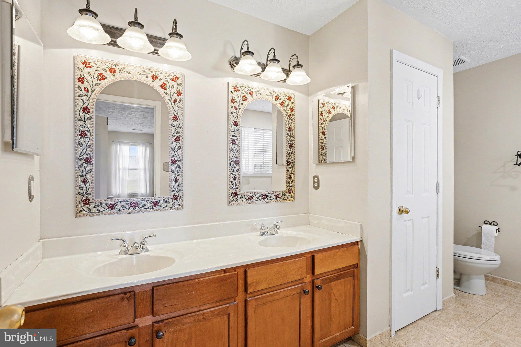 LOU MAR ESTATES - Residential