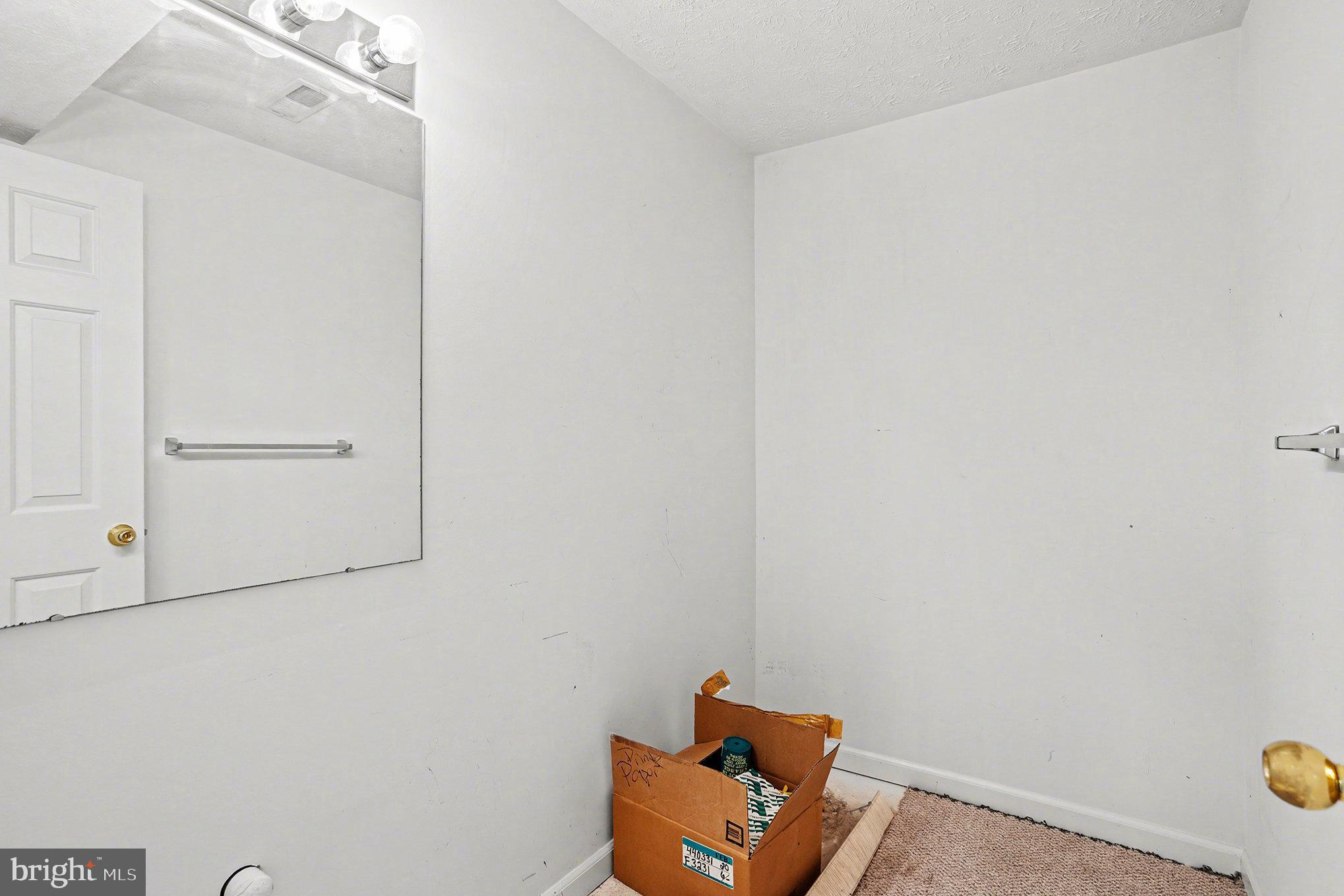 LOU MAR ESTATES - Residential